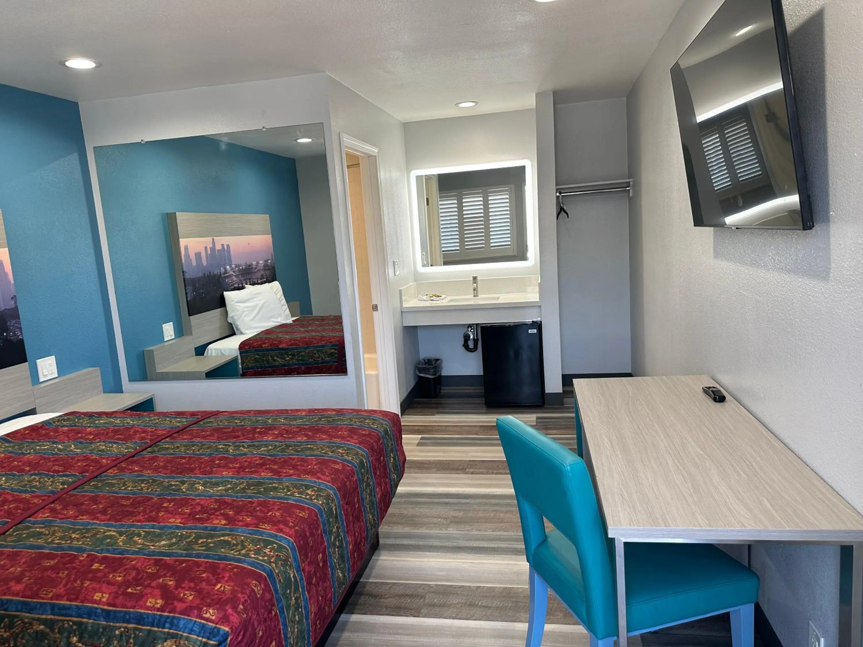 Bed in Sahara Inn - Los Angeles