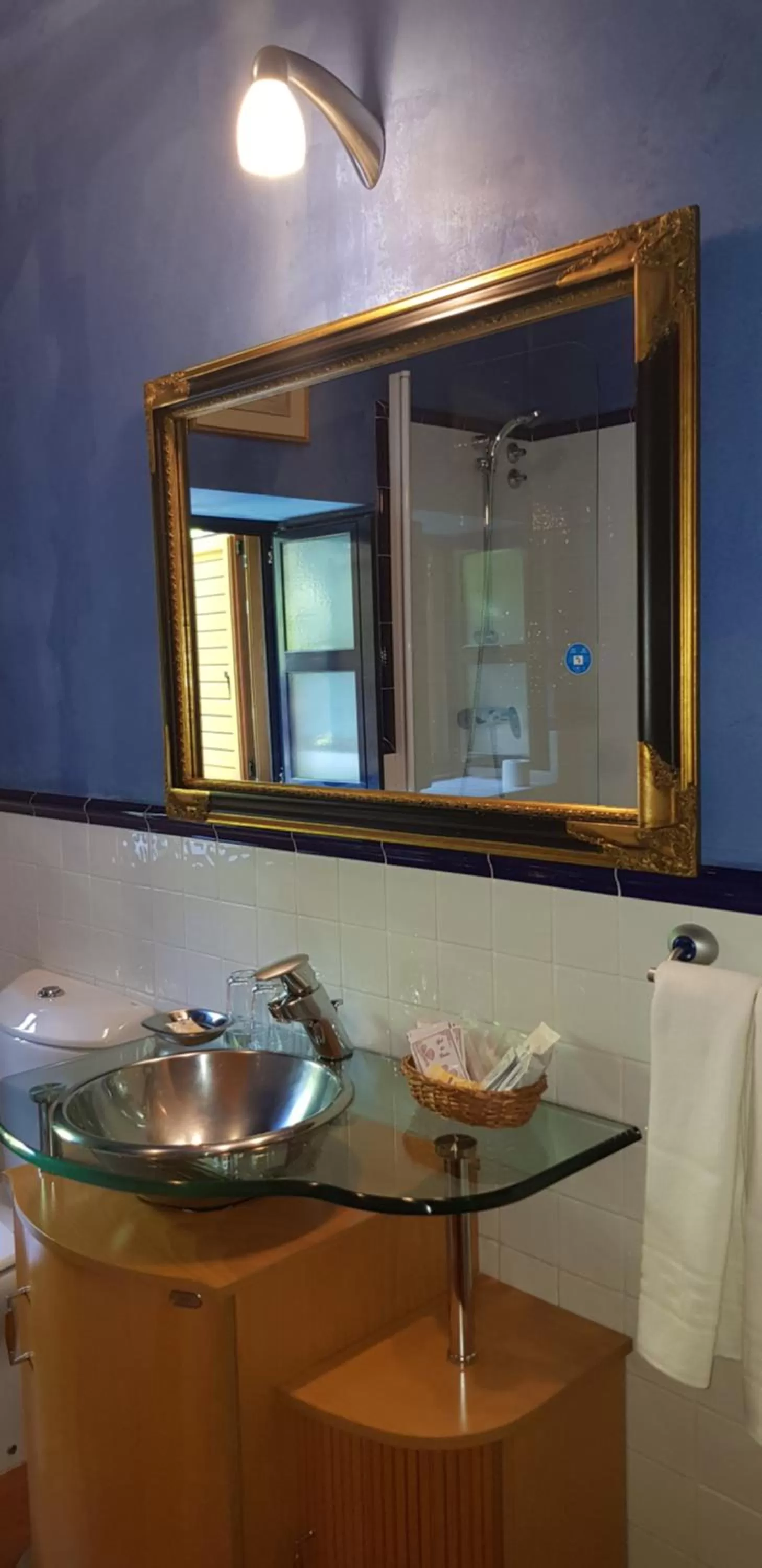 Bathroom in Hotel Sara De Ur