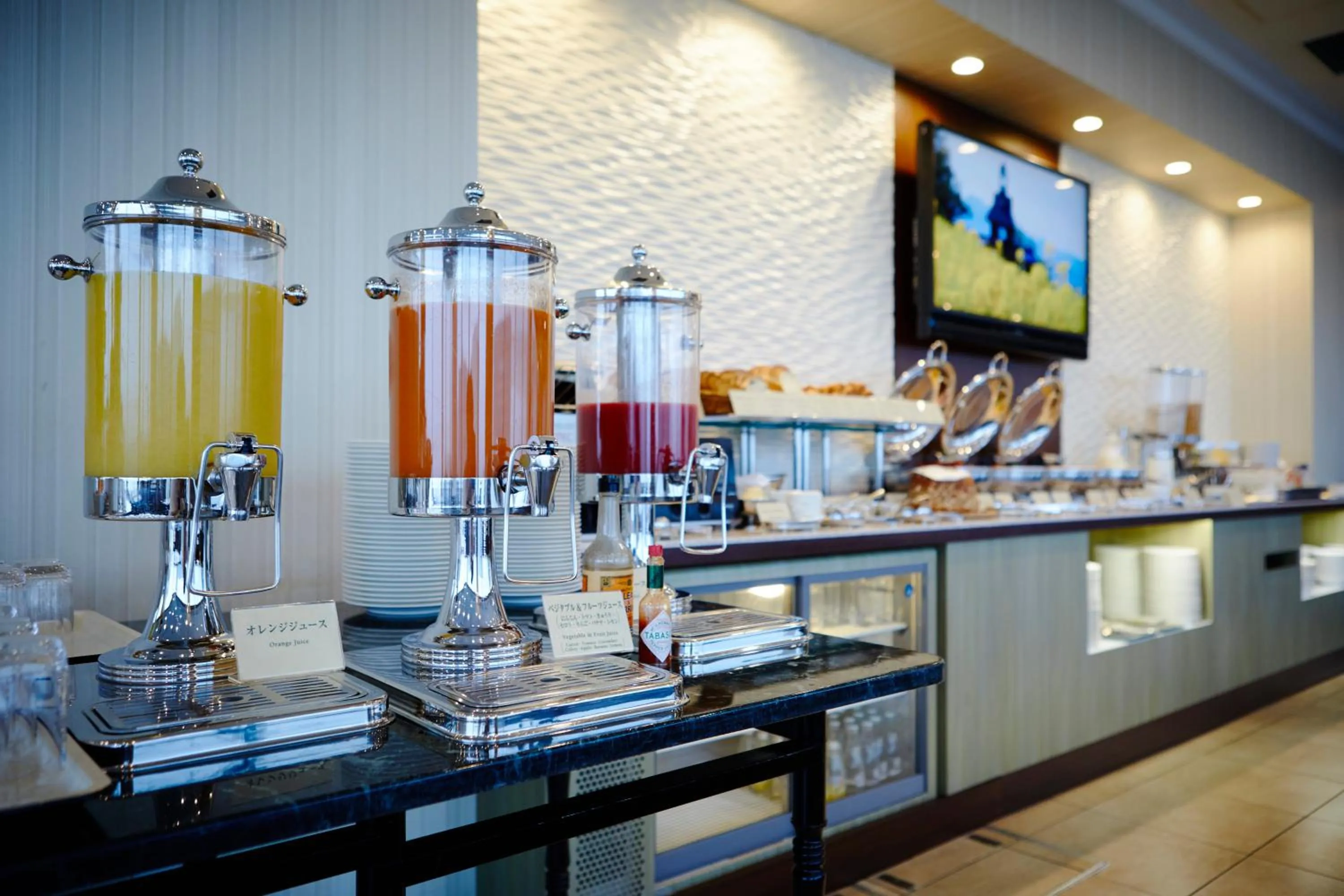 Food and drinks in Royal Park Hotel