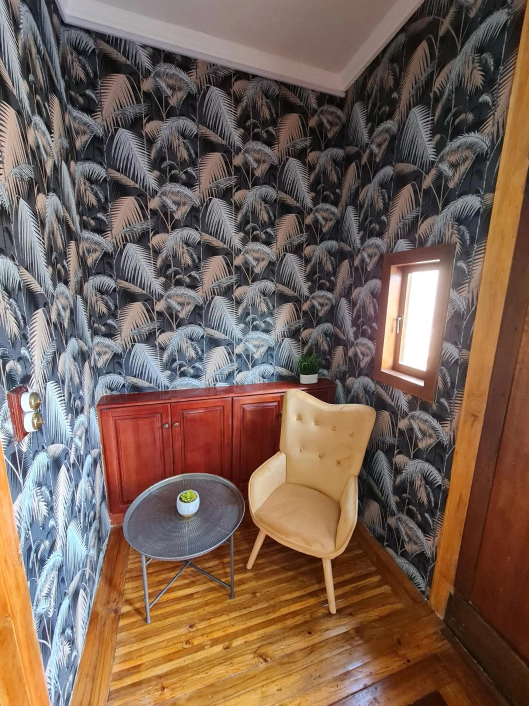 Seating area in Luxe on Ridge Boutique Hotel