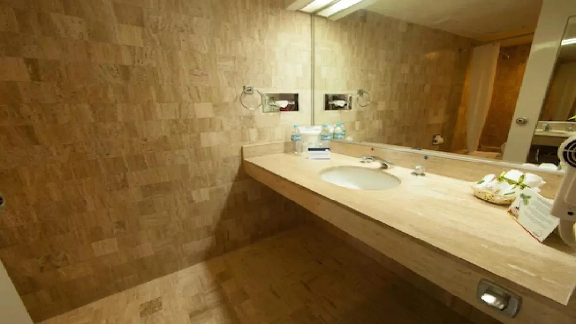 Superior King Room in Park Royal Beach Acapulco - All Inclusive Superior King Room in Park Royal Beach Acapulco - All Inclusive