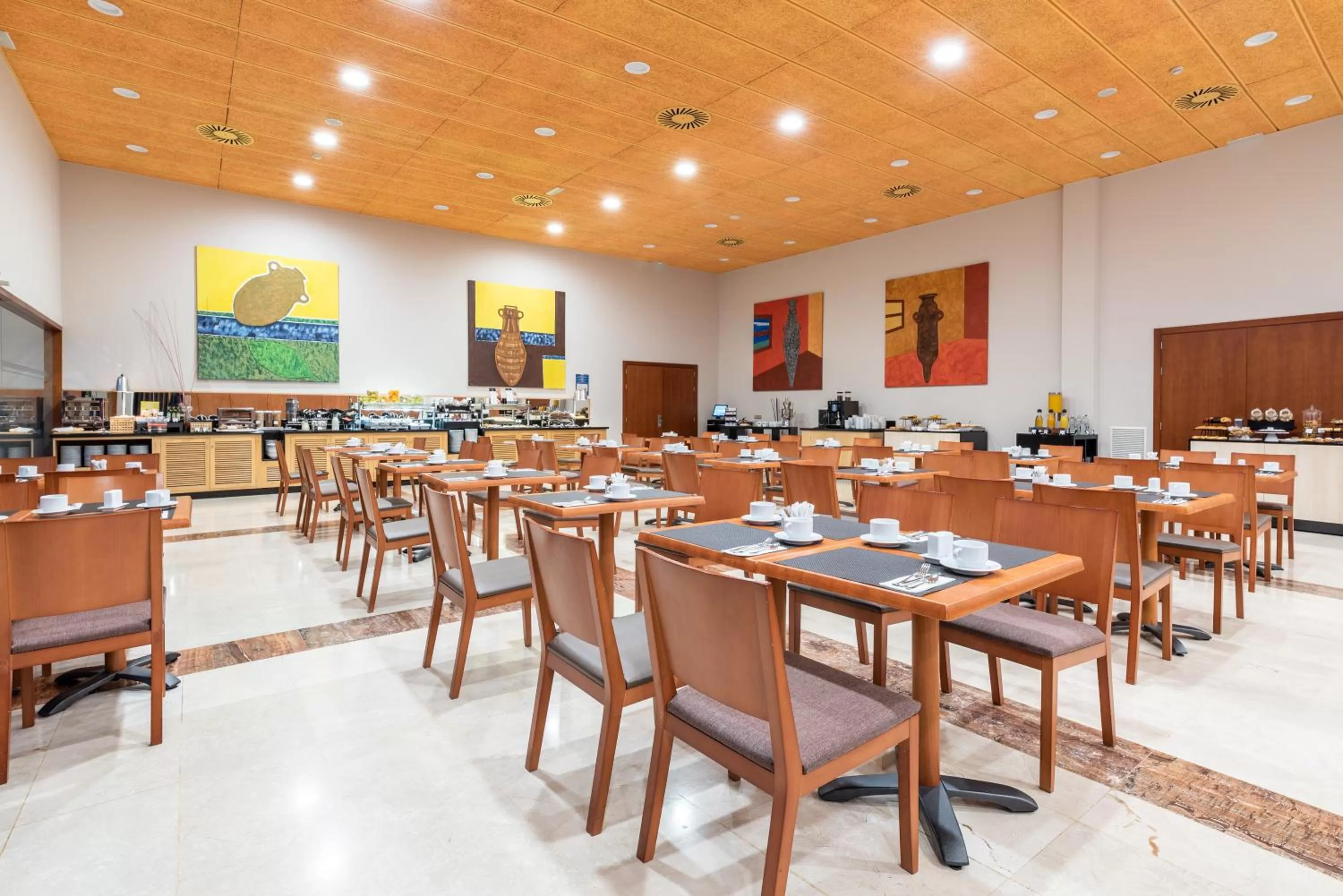 Lounge or bar in Eurostars San Lazaro