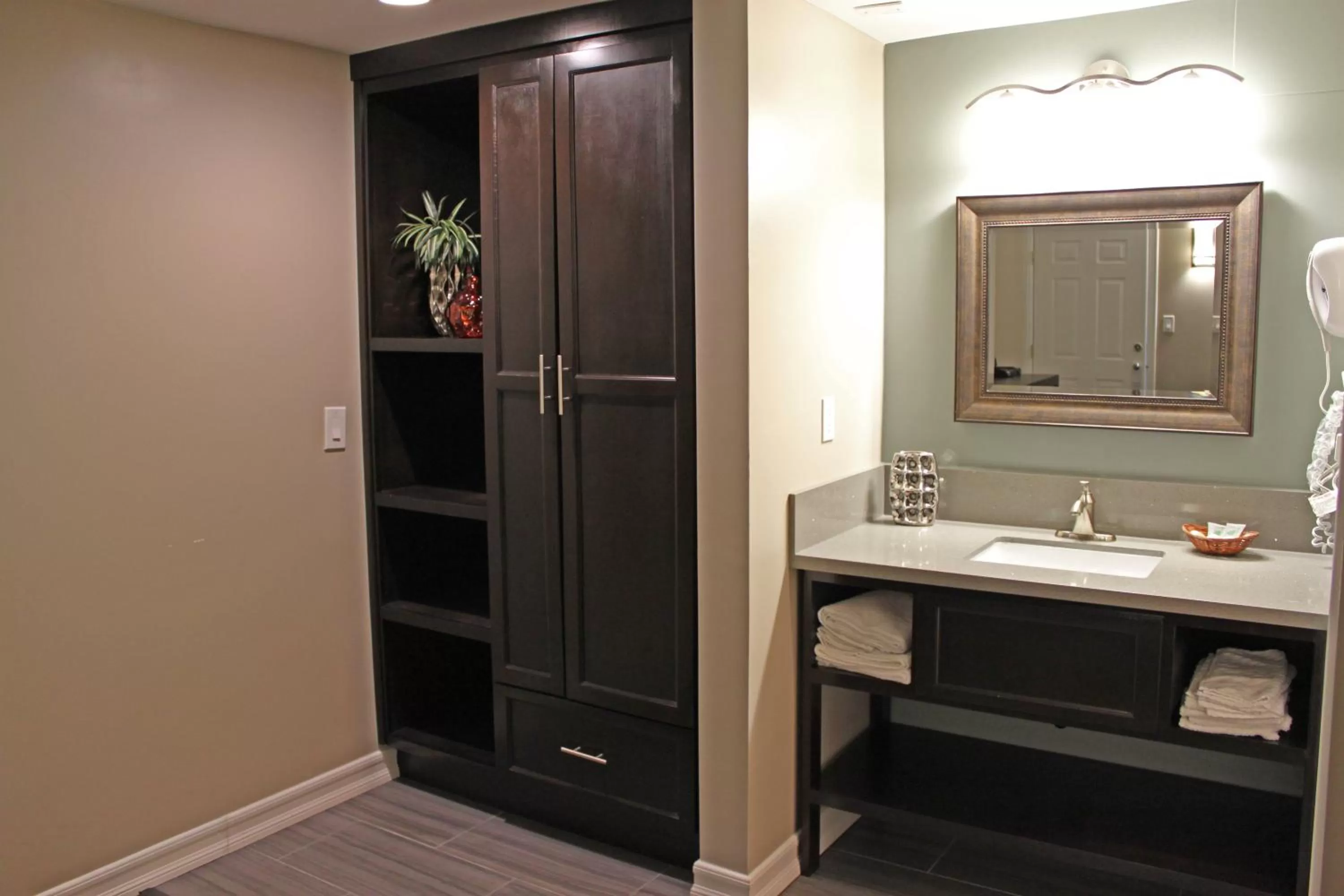 Decorative detail in Friendly Hills Inn