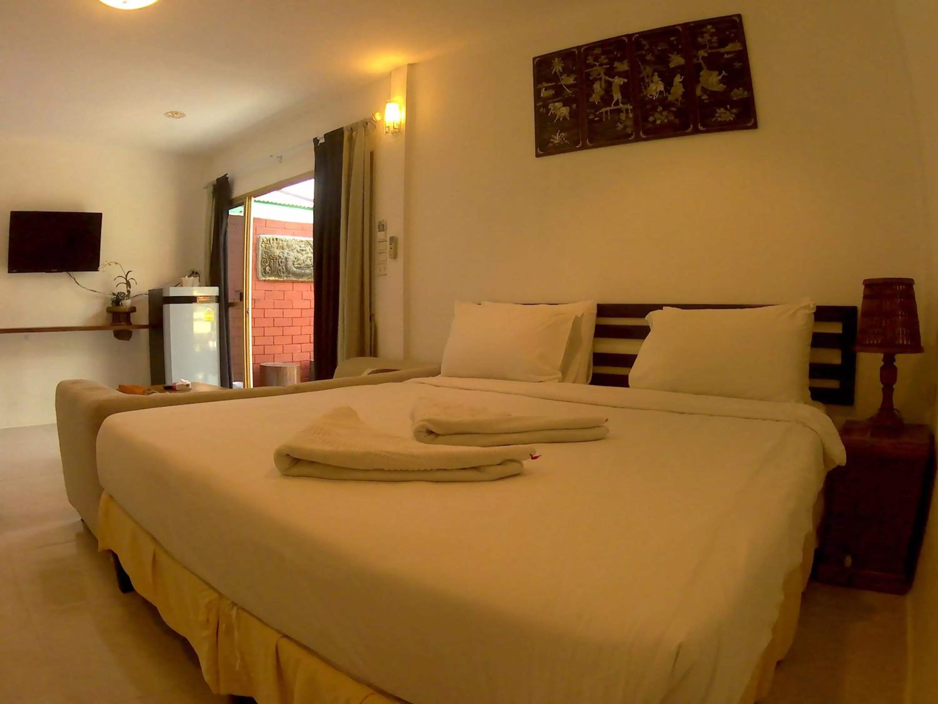 Photo of the whole room, Bed in Sea-Sun Bungalow & Resort