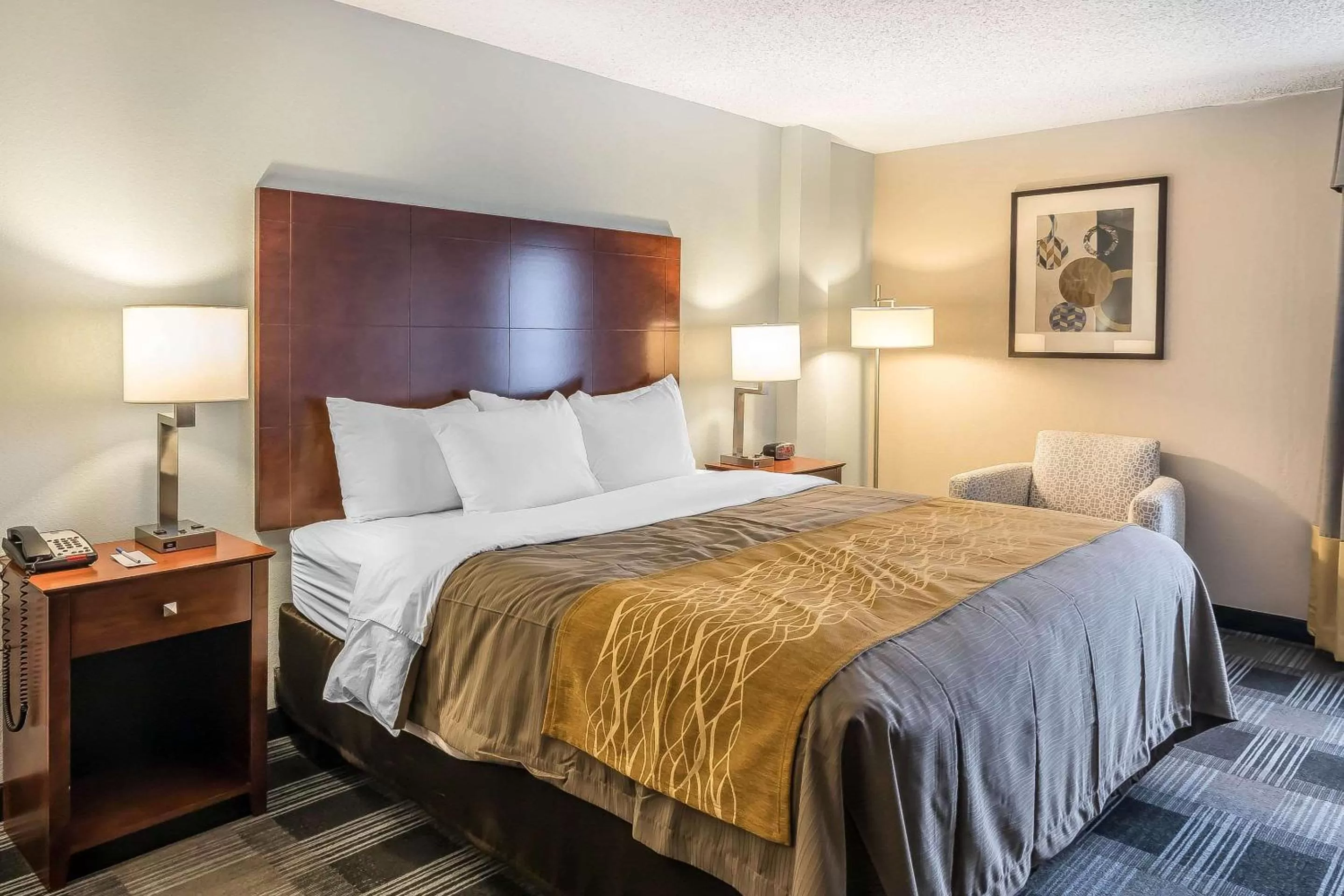 Photo of the whole room, Bed in Comfort Inn SW Omaha I-80