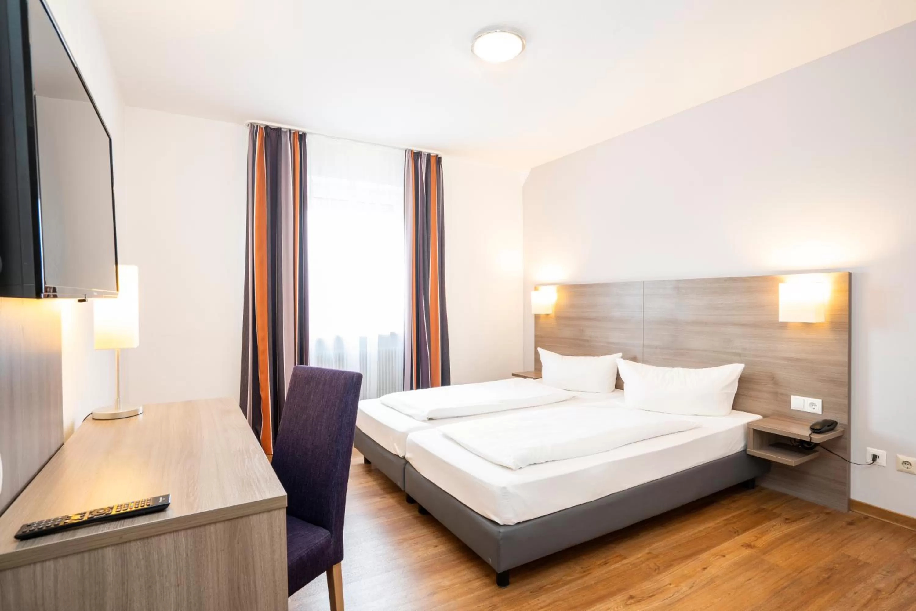 Photo of the whole room, Bed in Bamberg Inn