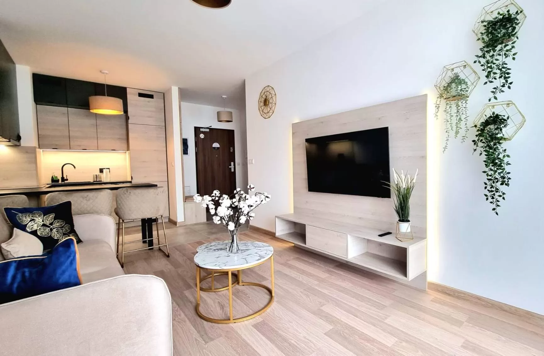 TV and multimedia, TV/Entertainment Center in NOOK NOOK Apartments Bytkowska 103