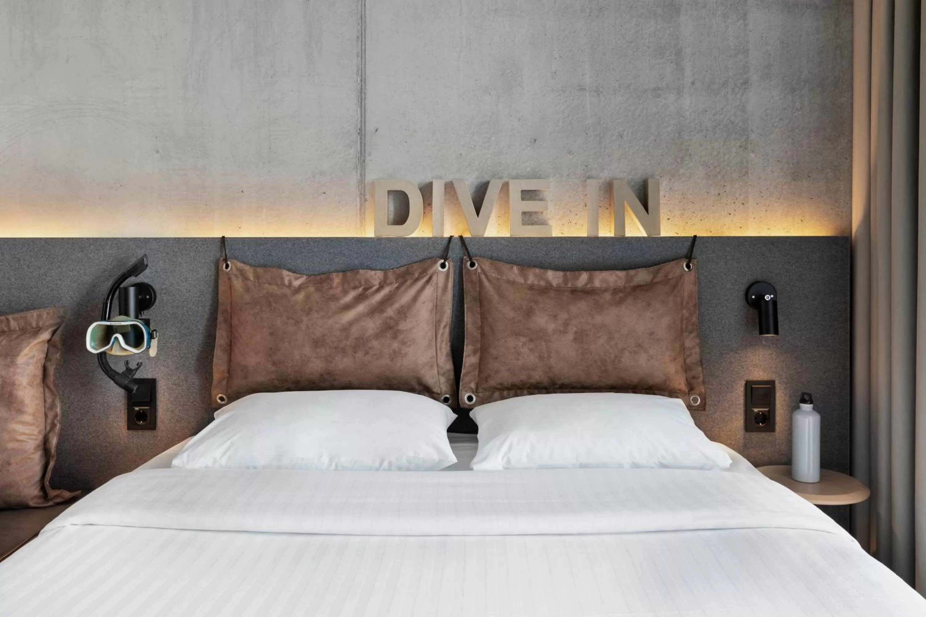 Photo of the whole room, Bed in Moxy Bergen