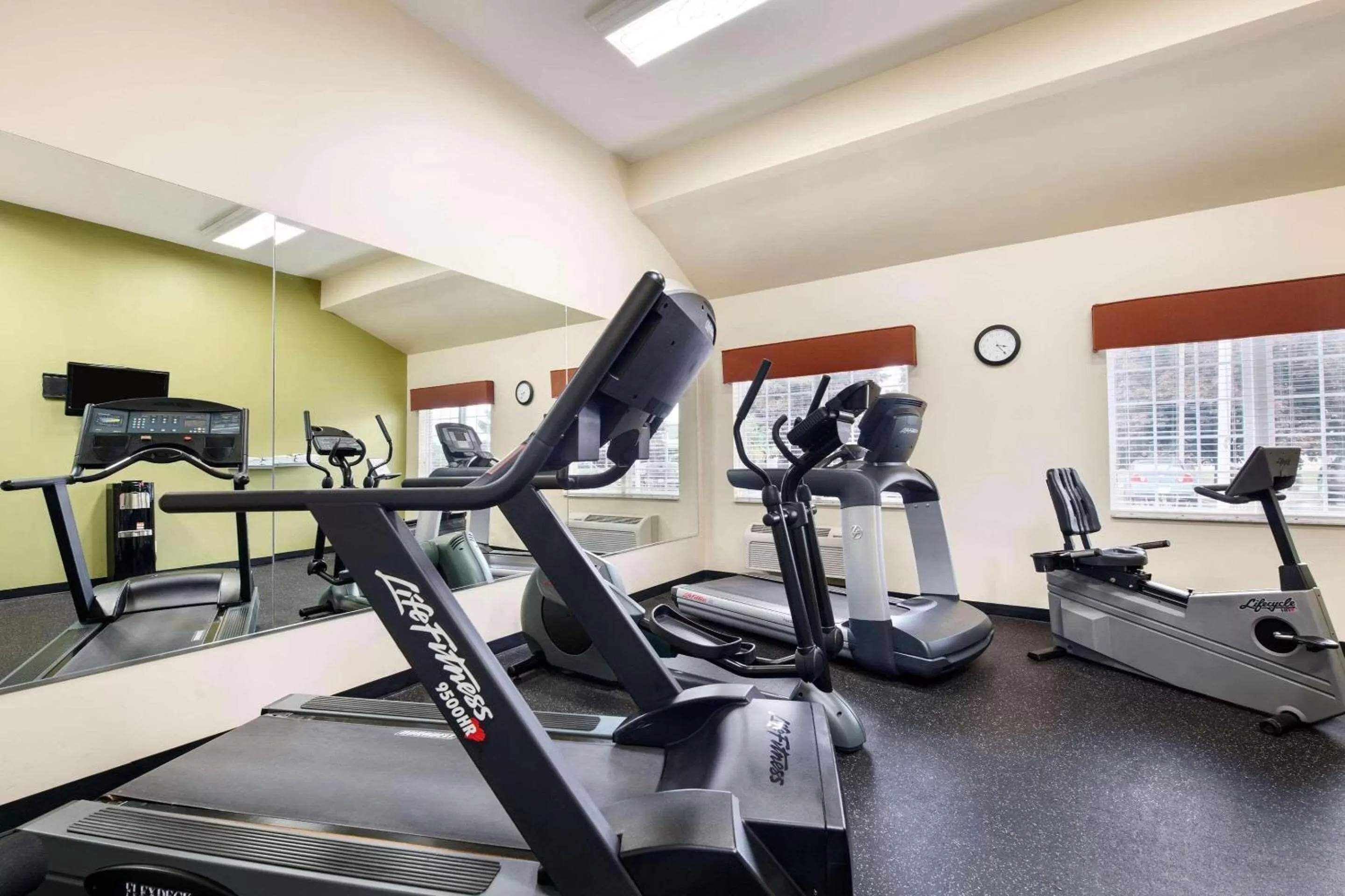 Fitness centre/facilities in Country Inn & Suites by Radisson, Kalamazoo, MI