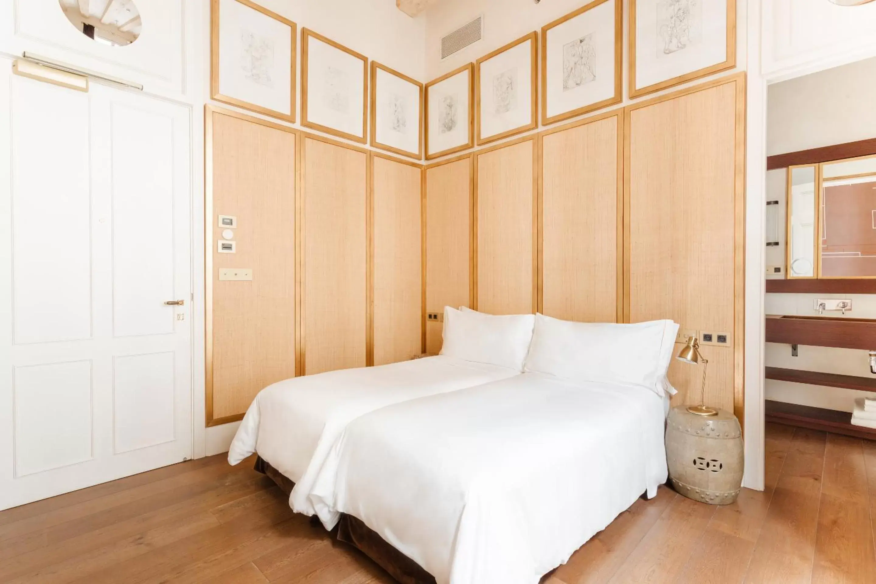 Superior Twin Room in Hotel DO Plaça Reial GL Superior Twin Room in Hotel DO Plaça Reial GL