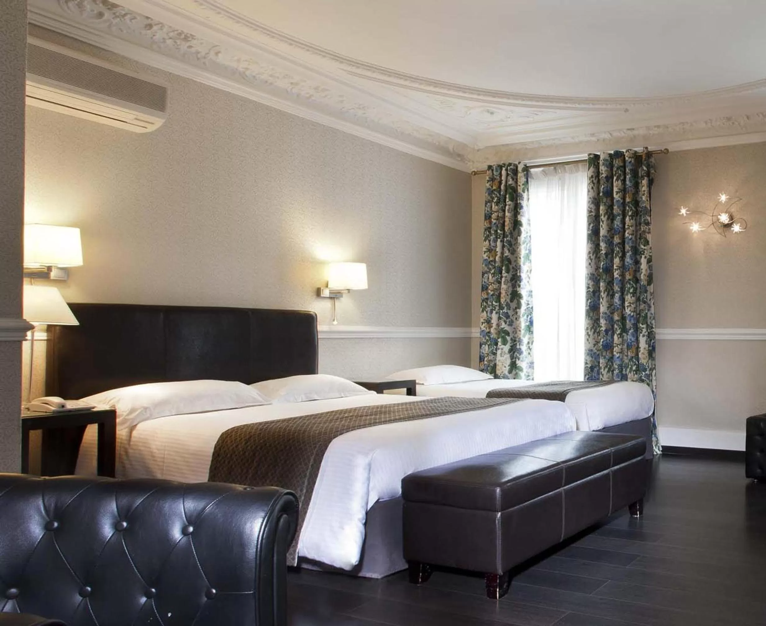 Photo of the whole room, Bed in Hotel Claude Bernard Saint-Germain