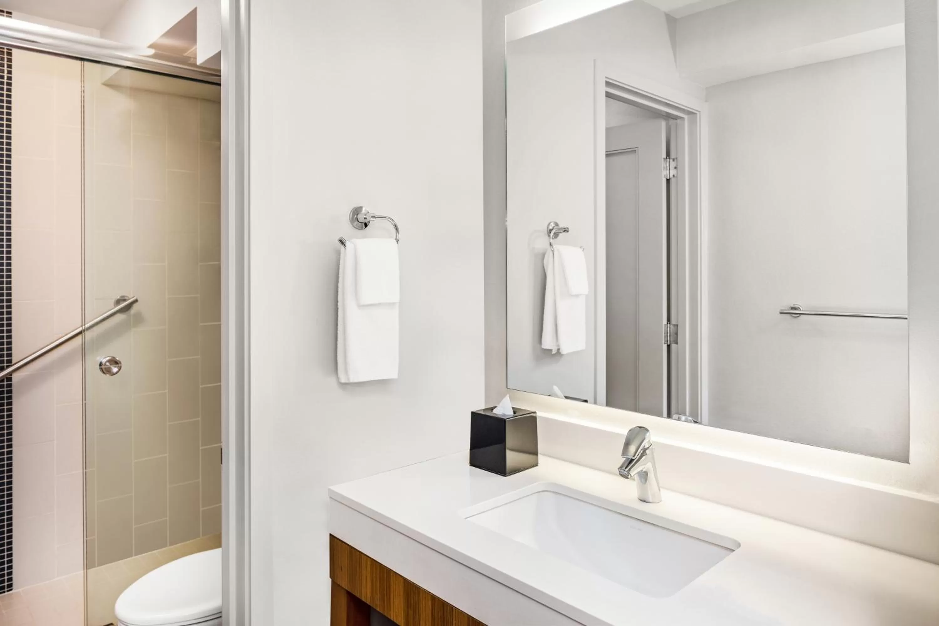 Toilet in Hyatt Place Waikiki Beach