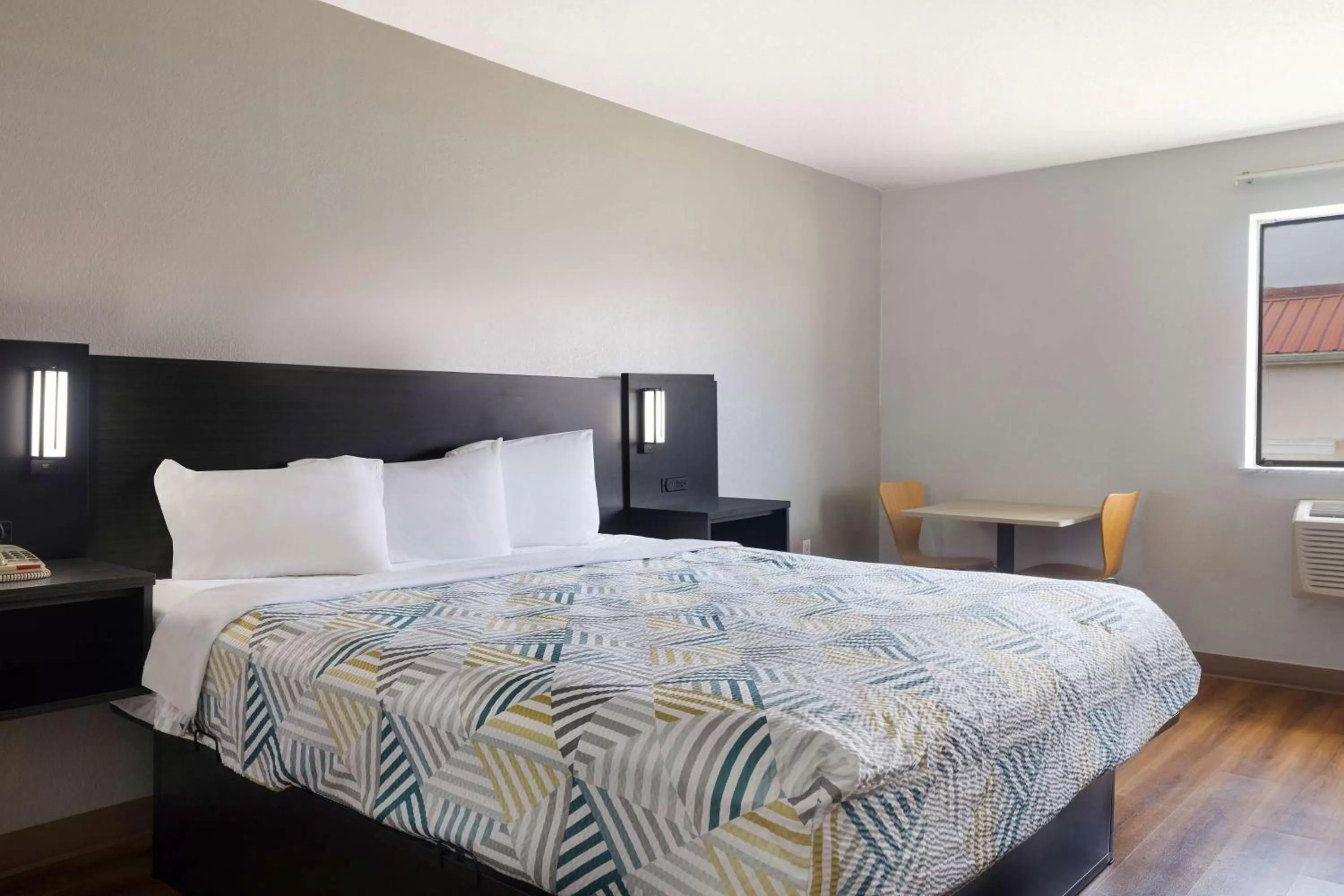 Bedroom, Bed in Motel 6-Shepherdsville, KY Louisville South