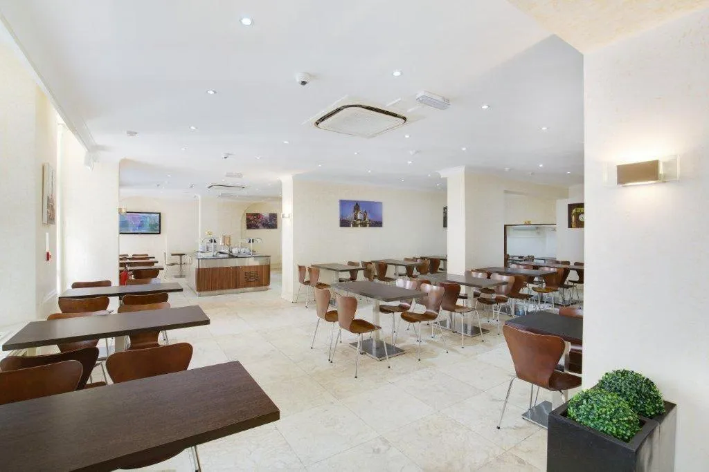 Restaurant/places to eat in Queens Park Hotel