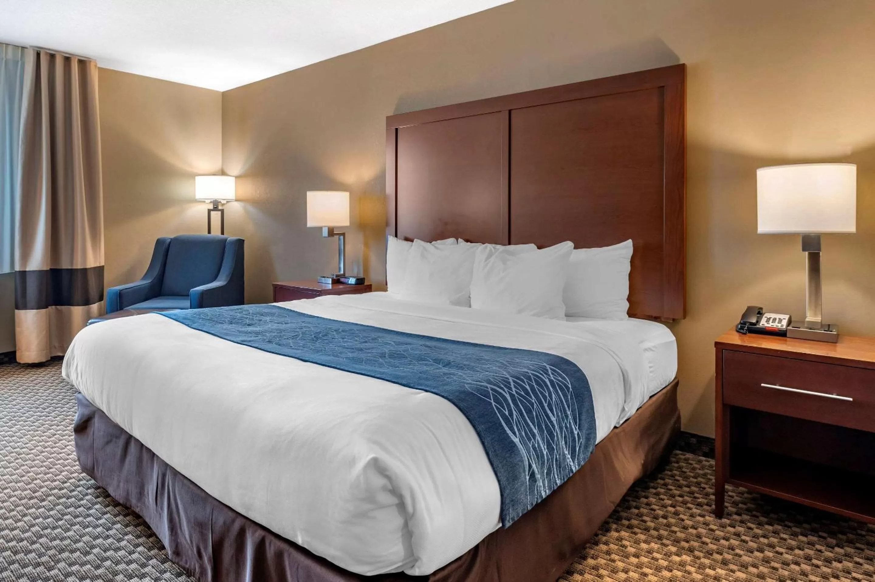 Photo of the whole room, Bed in Comfort Inn & Suites Napoleon