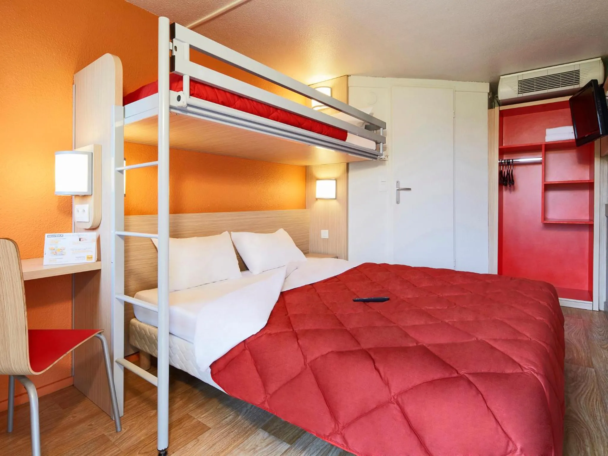 Bed in Premiere Classe Lyon Ouest - Tassin