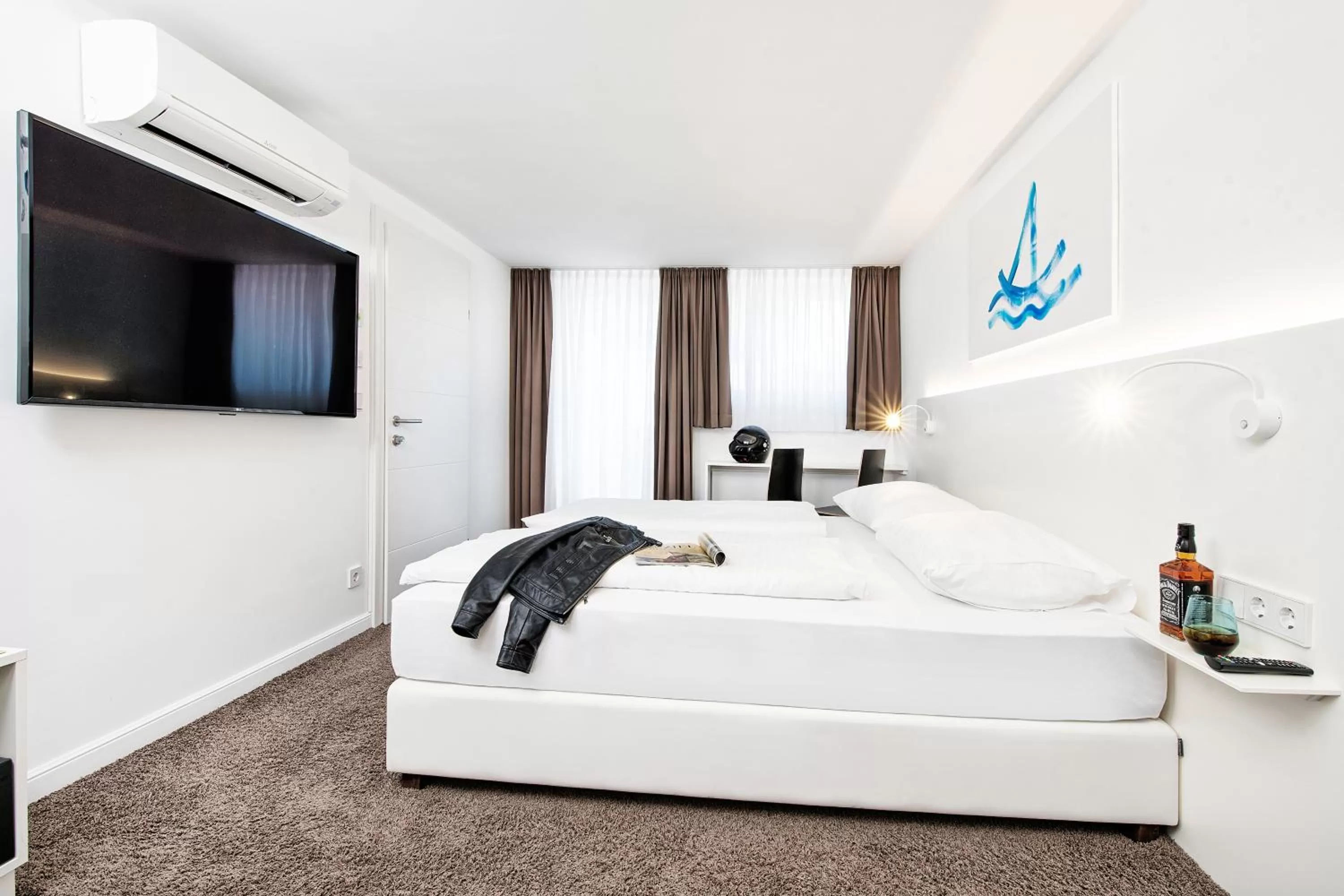 Photo of the whole room in Hotel 24 Checkin Velden