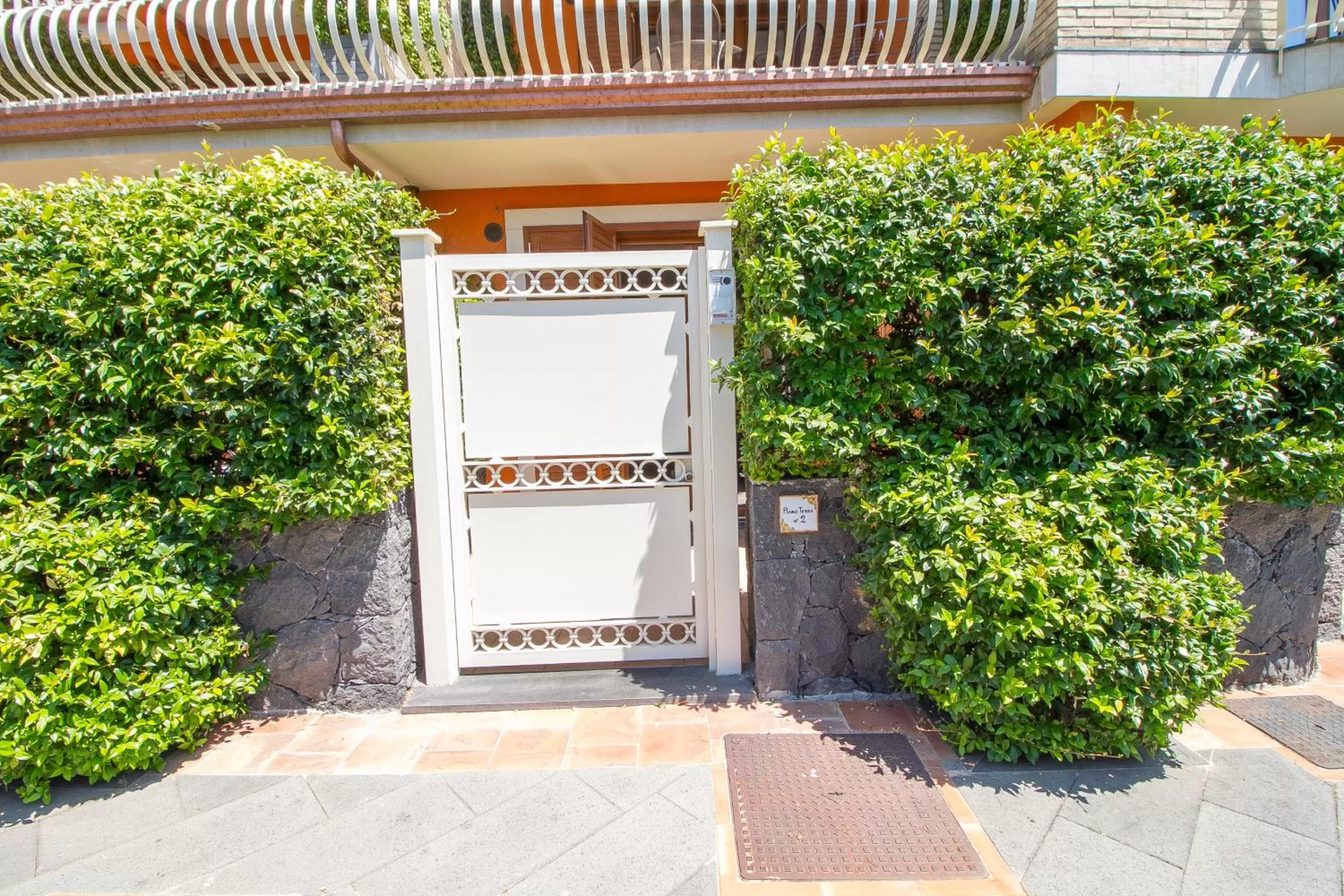 Facade/entrance in Etna Royal View