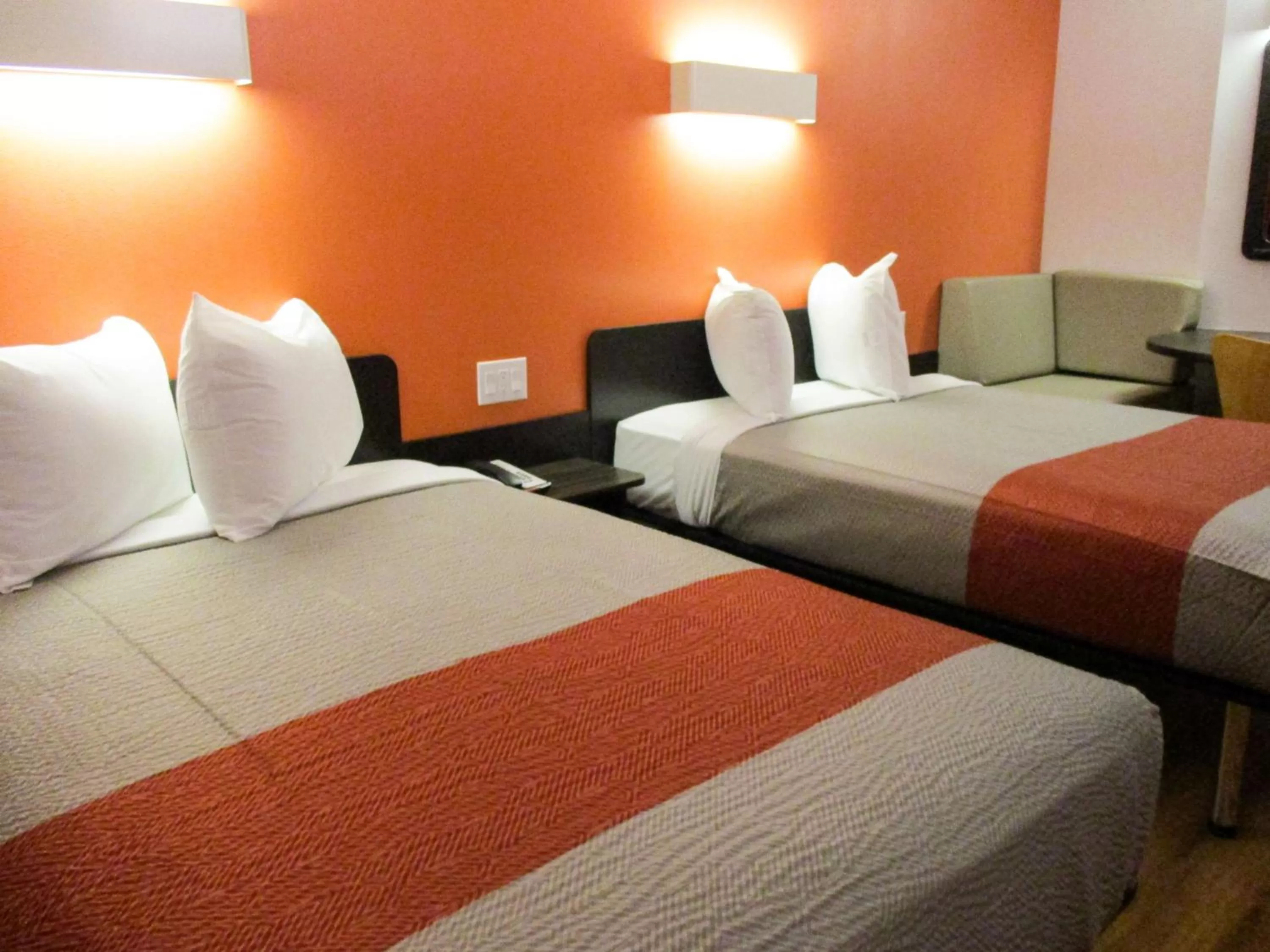 Photo of the whole room, Bed in Motel 6 Fort Worth, TX - North - Saginaw