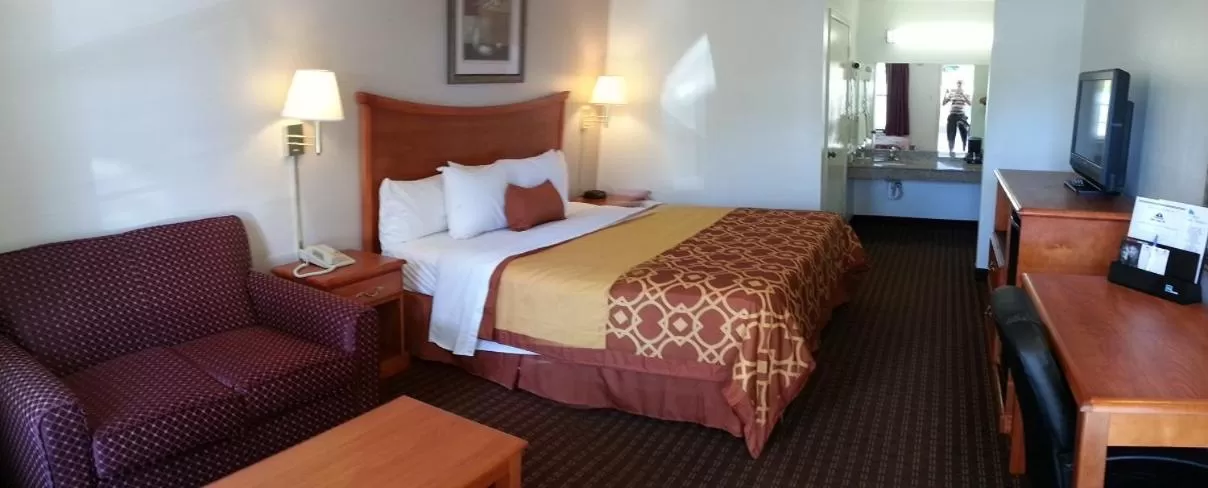 Photo of the whole room, Bed in Americas Best Value Inn Bowie