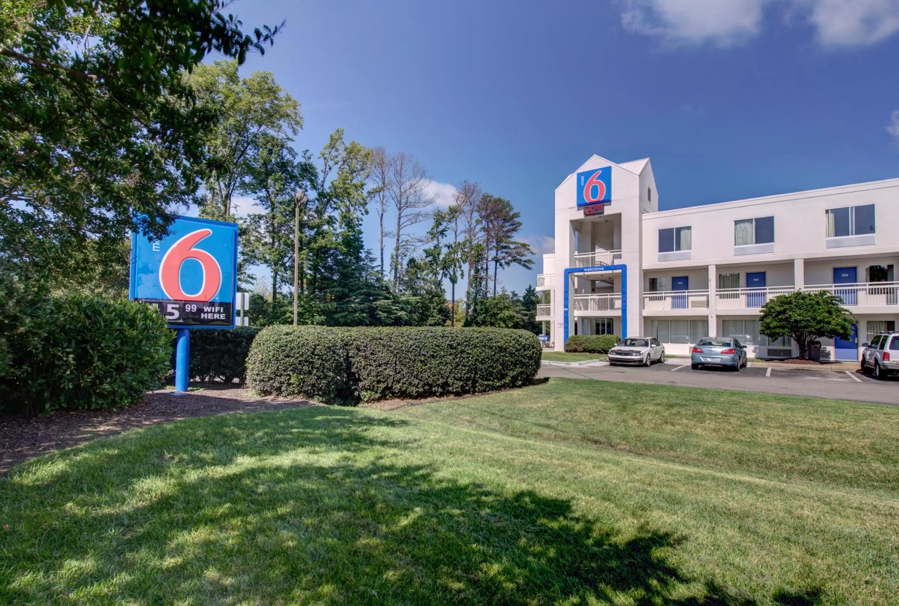 Facade/entrance in Motel 6 Virginia Beach