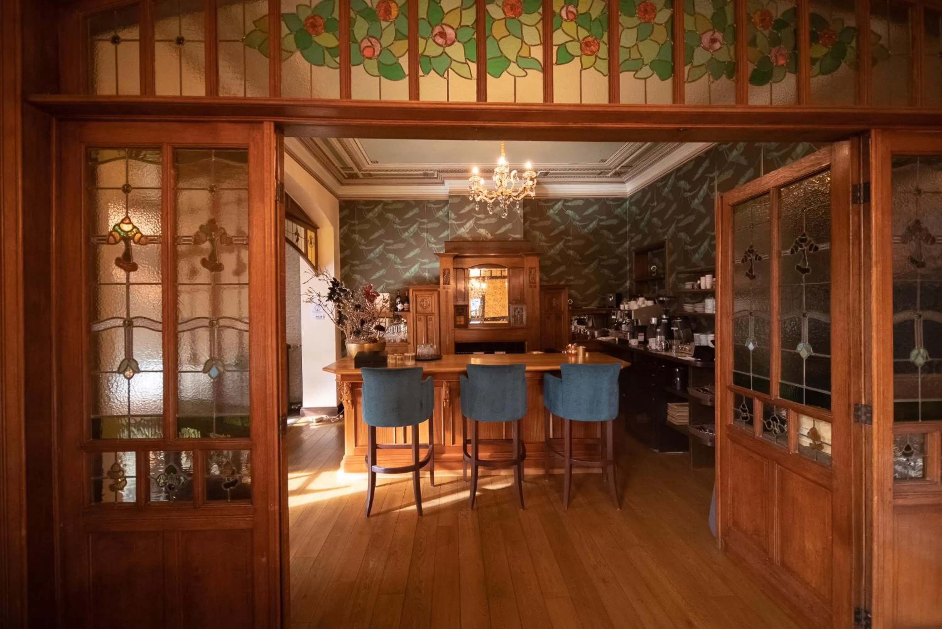 Restaurant/places to eat in Clementine