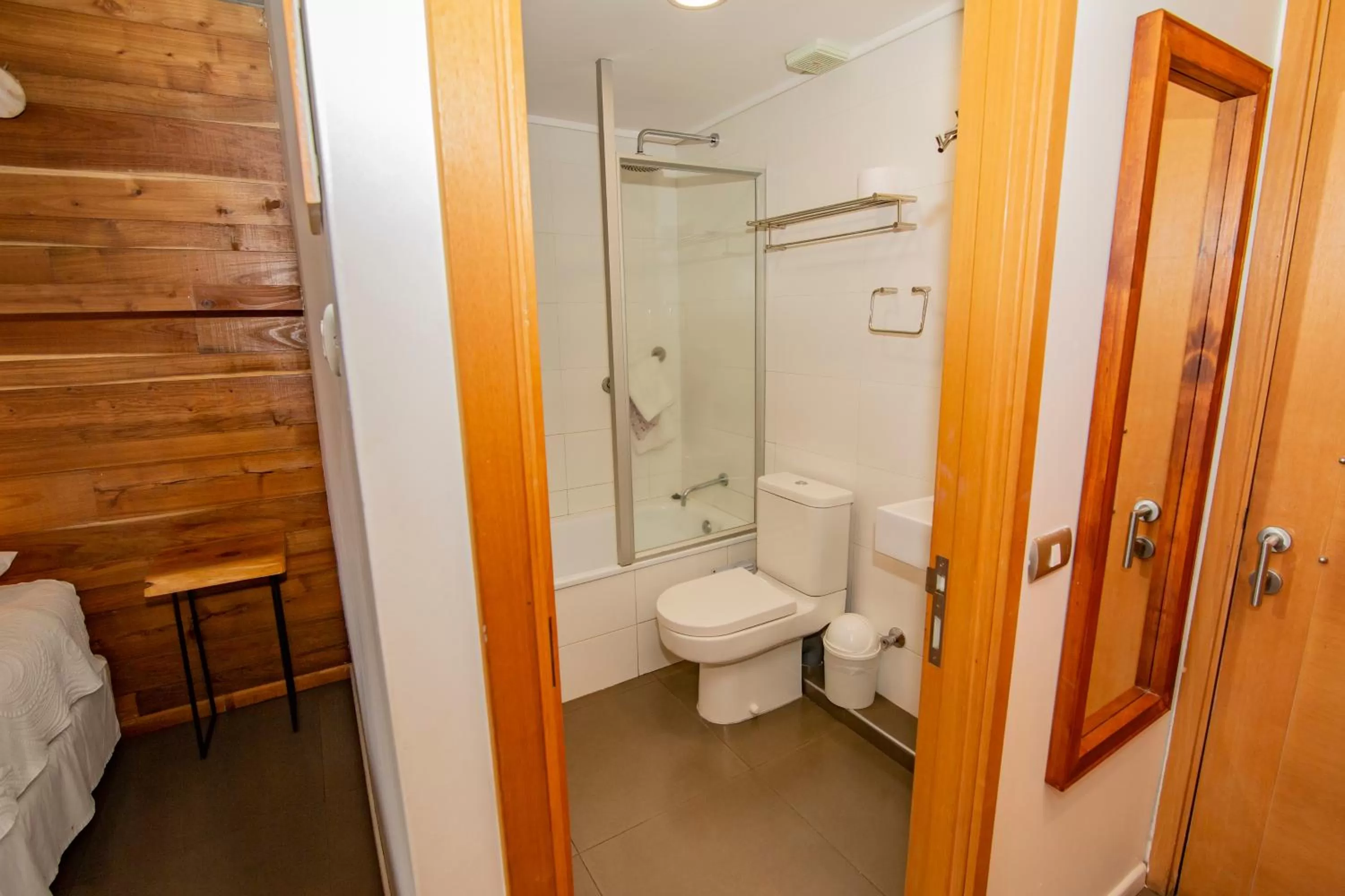 Shower, Bathroom in Hotel Cumbres del Sur