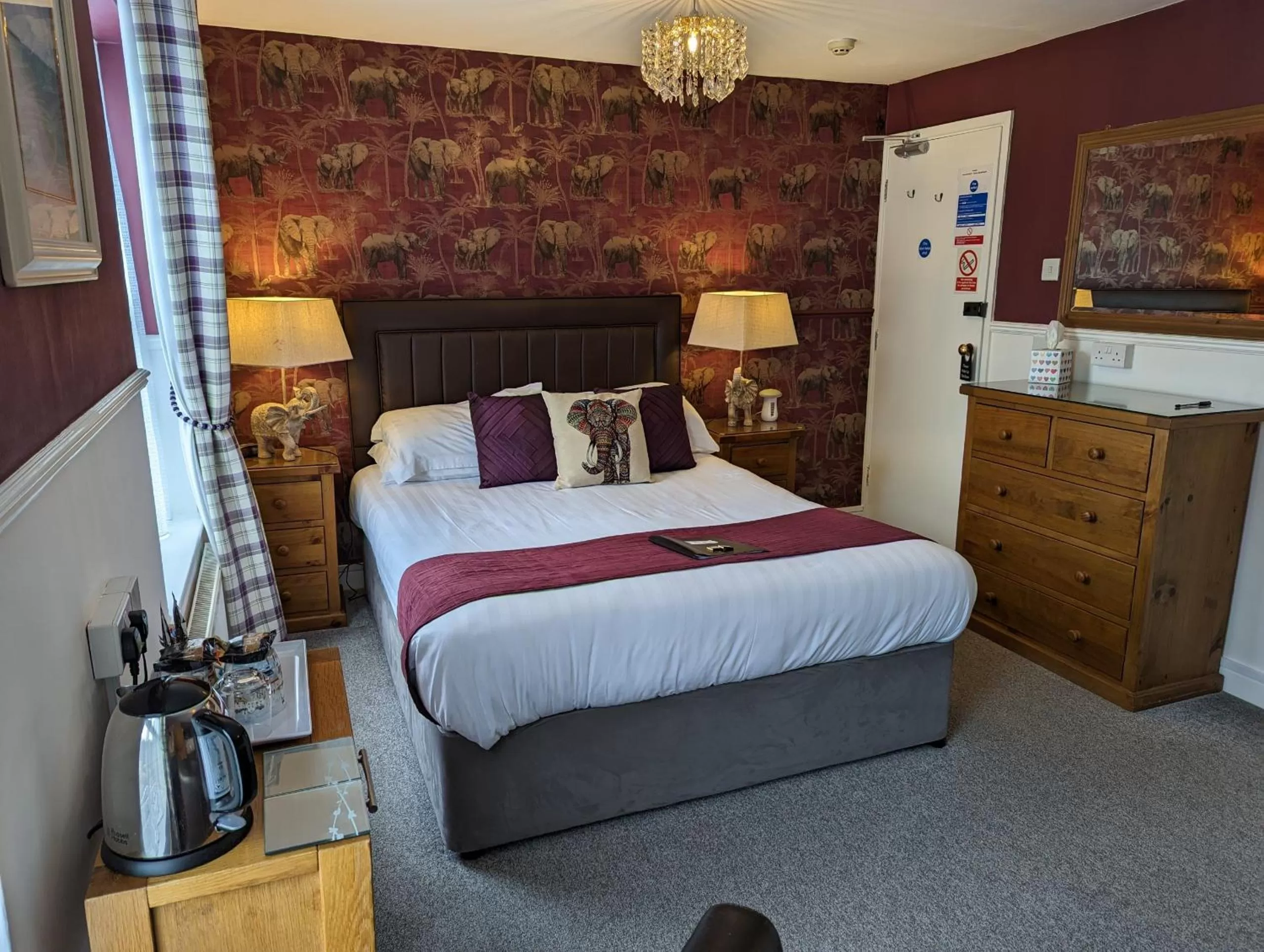 Bedroom, Bed in Abingdon House