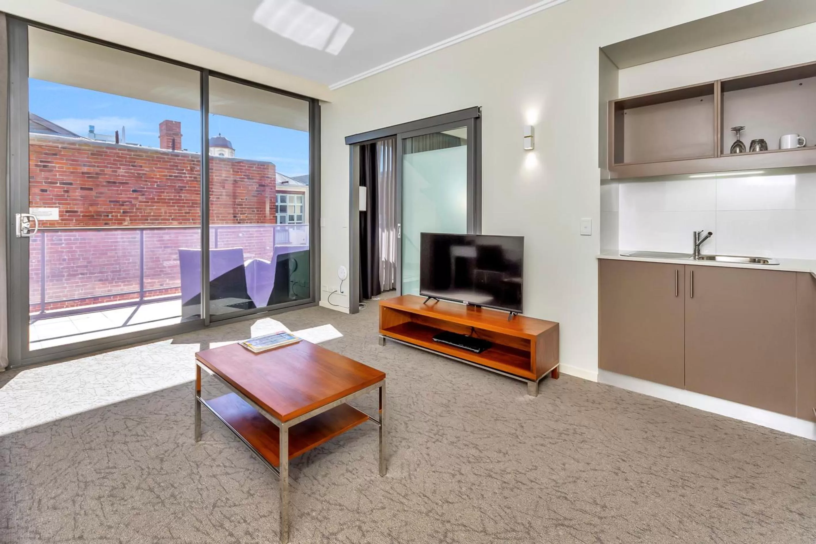 TV and multimedia in New Haus by Hougoumont Hotel, former Bannister 22