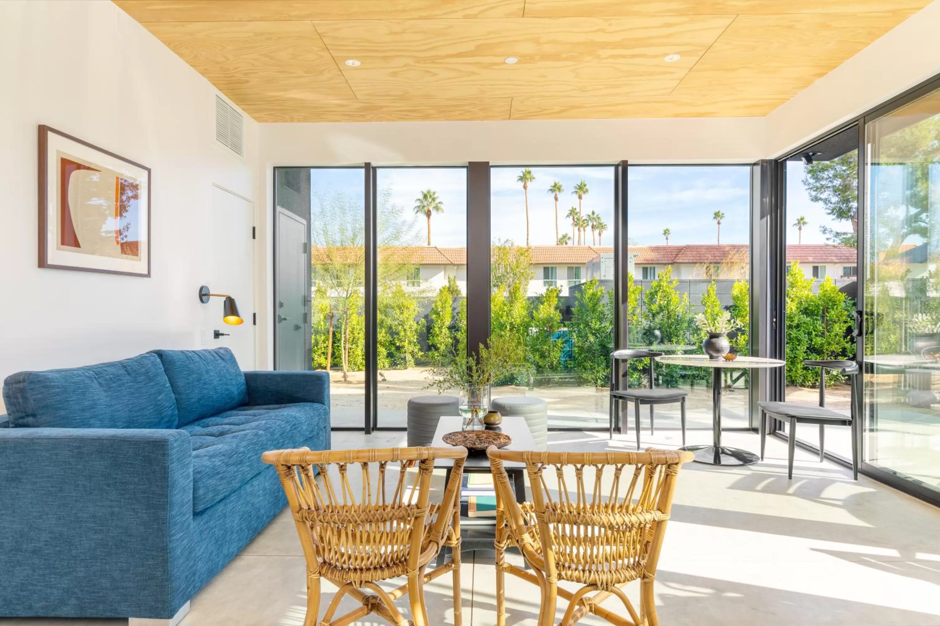 Two-Bedroom Suite in Blackhaus Suites by AvantStay Modern Comfort in Downtown Palm Springs