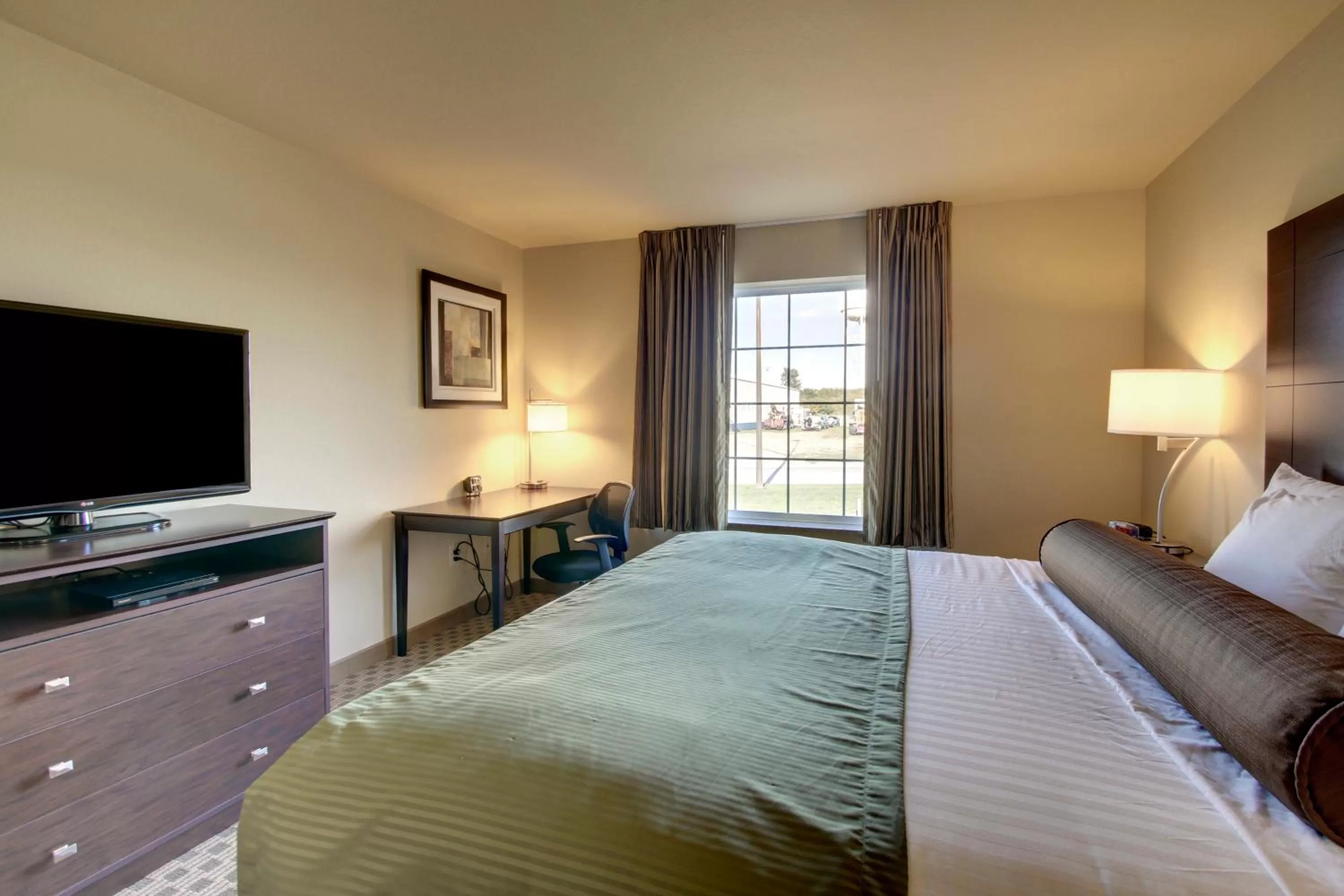 Bed in Cobblestone Inn & Suites - Brillion