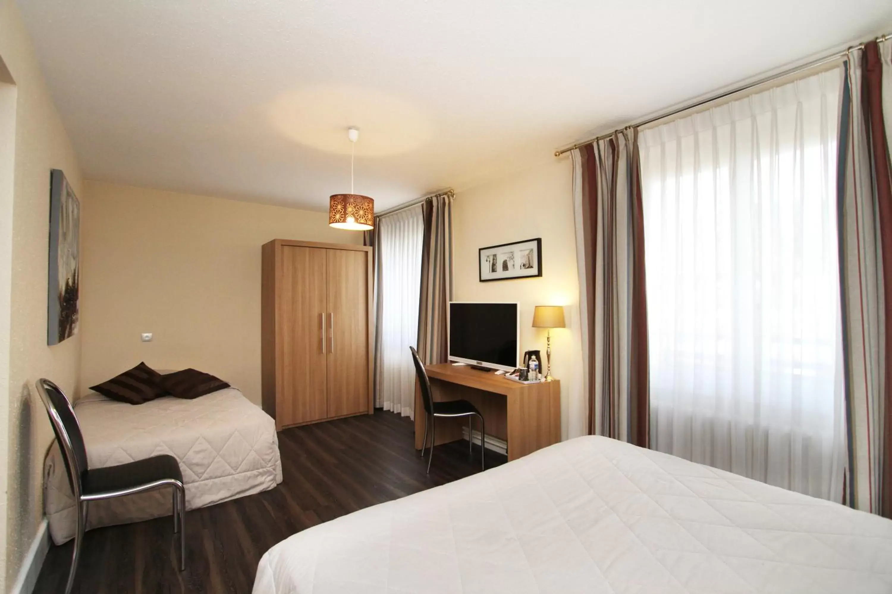 Triple Room in Hôtel La Réserve Triple Room in Hôtel La Réserve