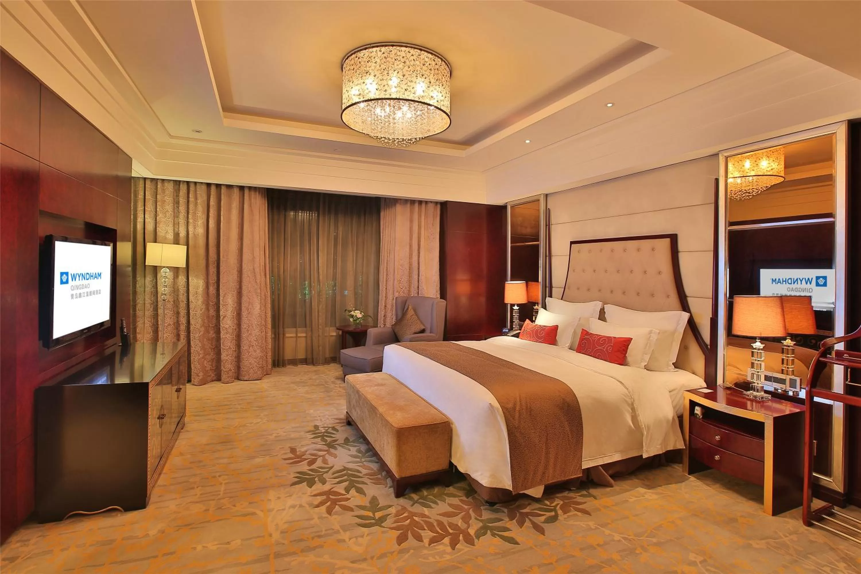 Bedroom, Bed in Wyndham Qingdao l Free Fixed-Time Shuttle Service Between Hotel and Airport & North Railway Station l Outdoor Children's Amusement Park l 1-Hour Play Snooker or Table Tennis