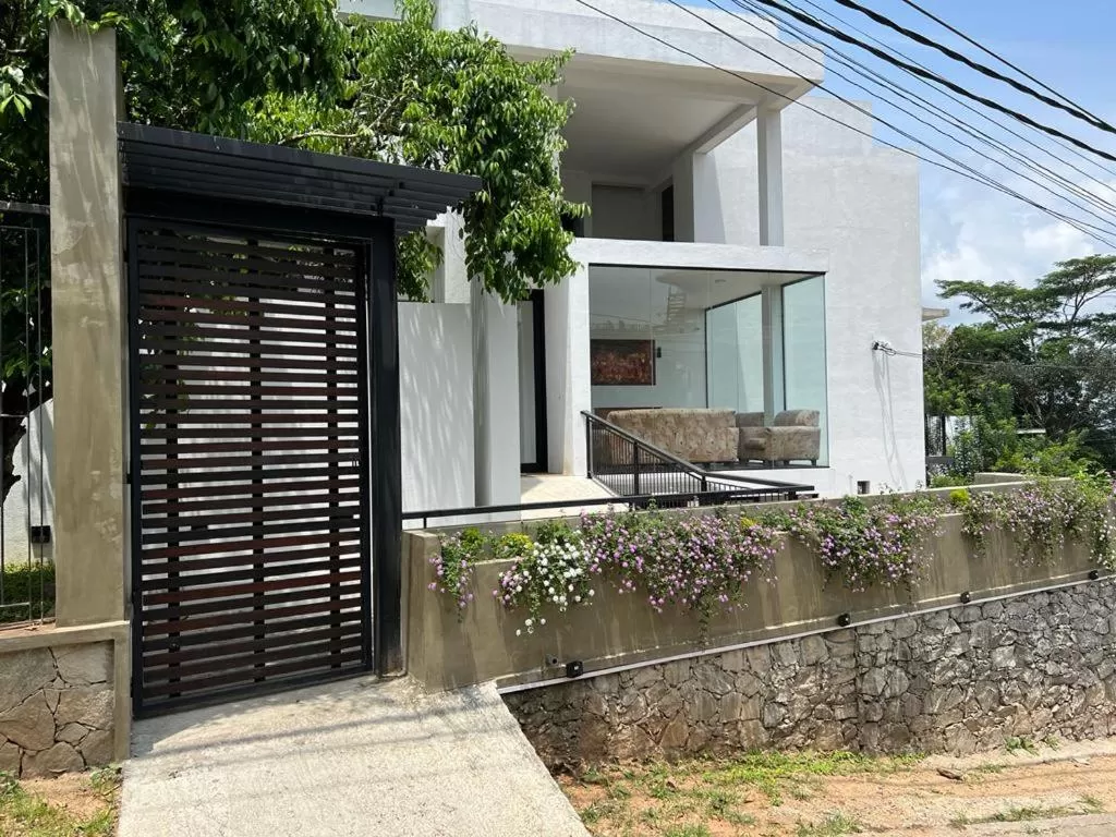 Hotel Kandyan View ''Free pickup from Kandy city''