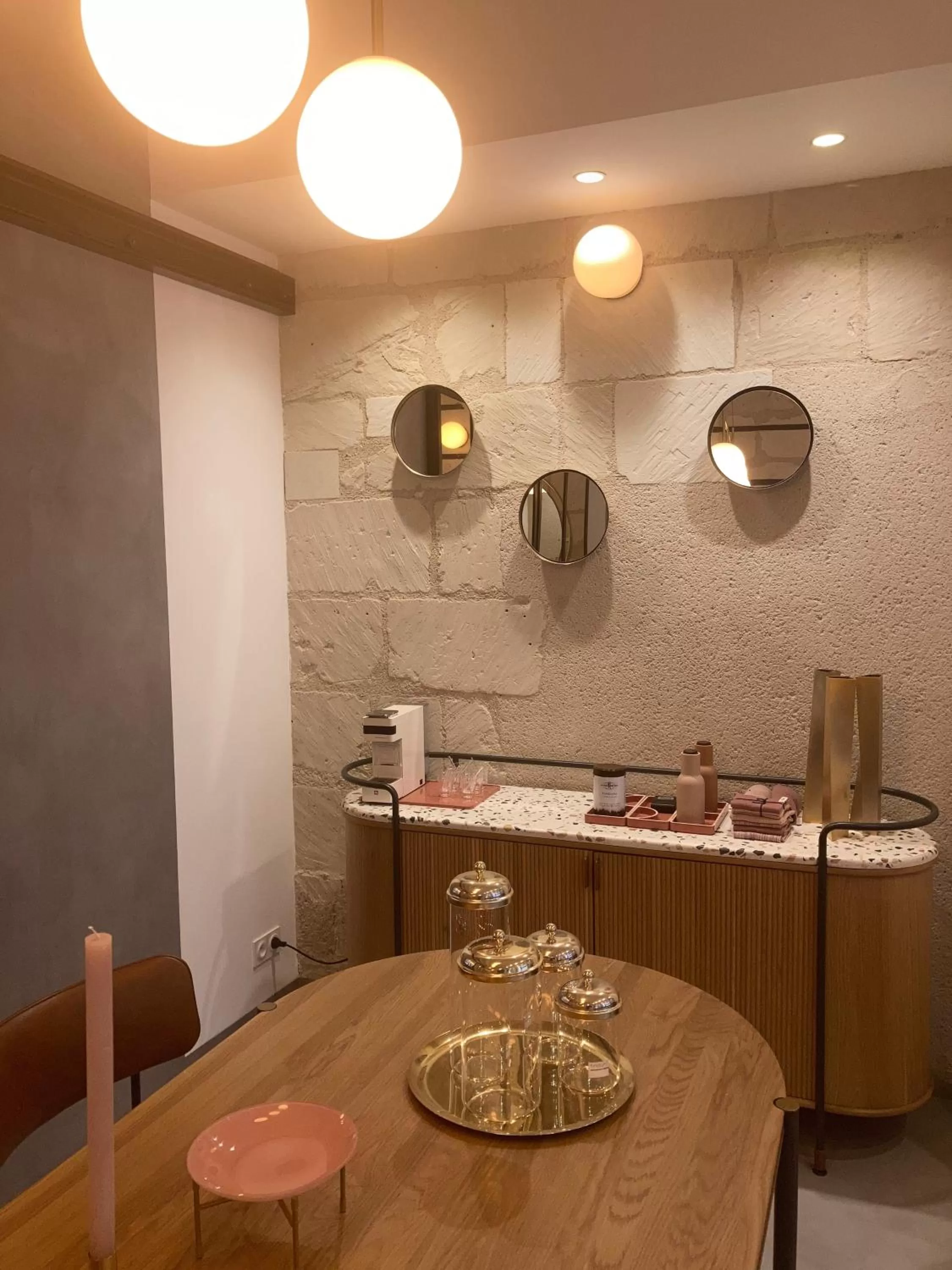 Restaurant/places to eat in Hôtel L'Adresse