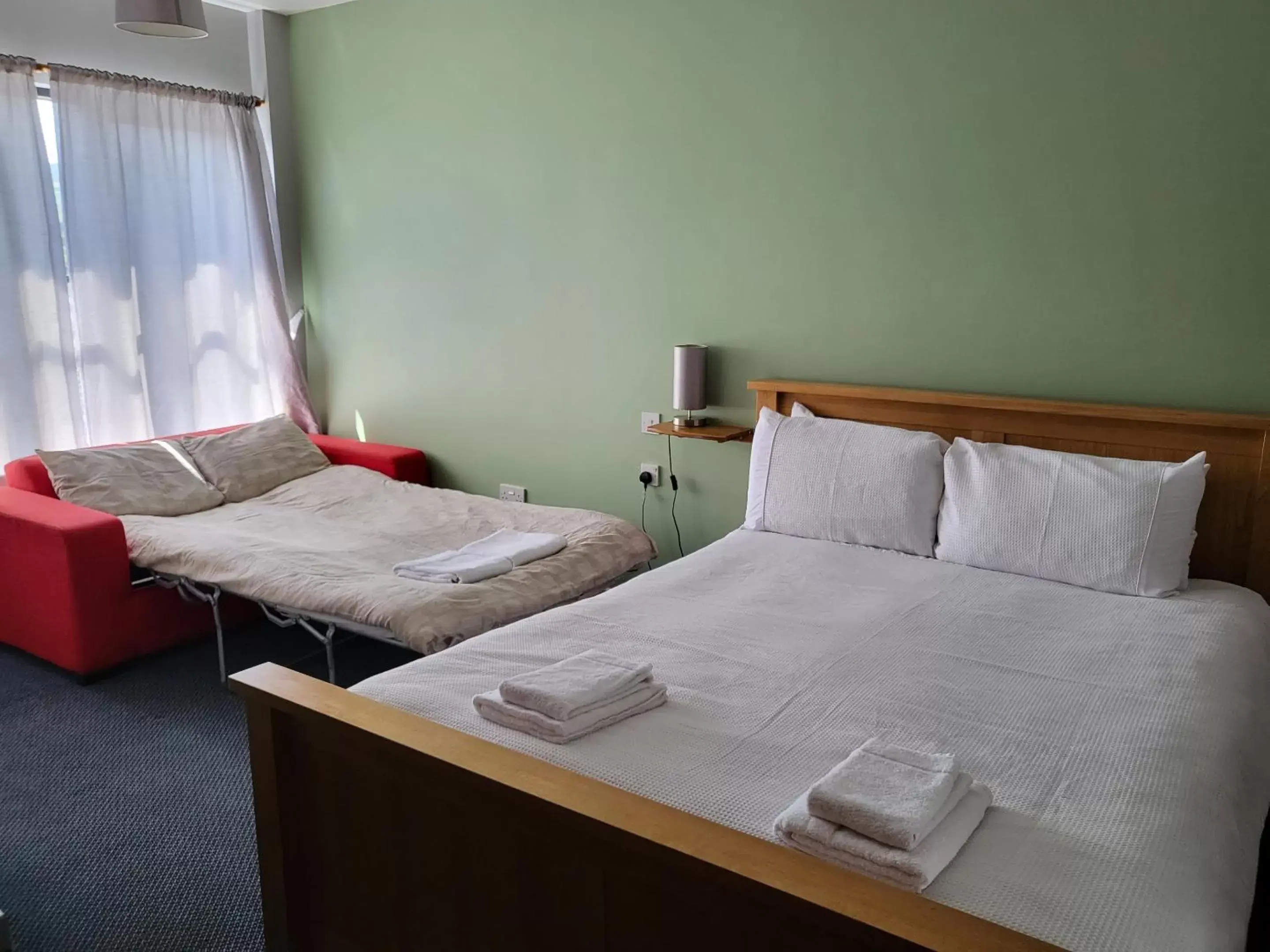 Family Room with Shower in The Lamb and Flag Family Room with Shower in The Lamb and Flag