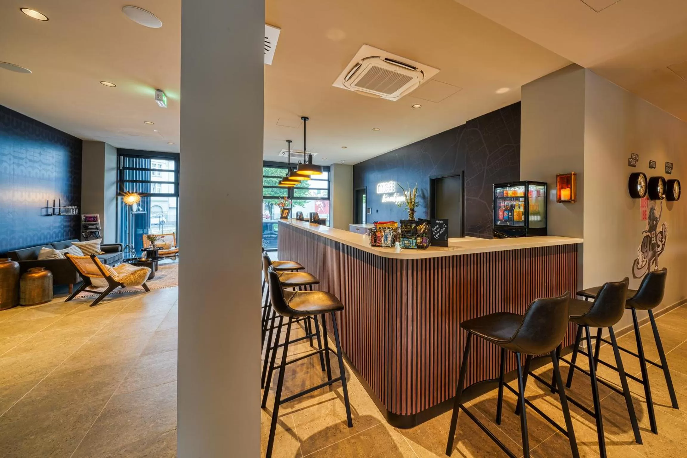 Lounge or bar in Vienna House Easy by Wyndham Hannover City