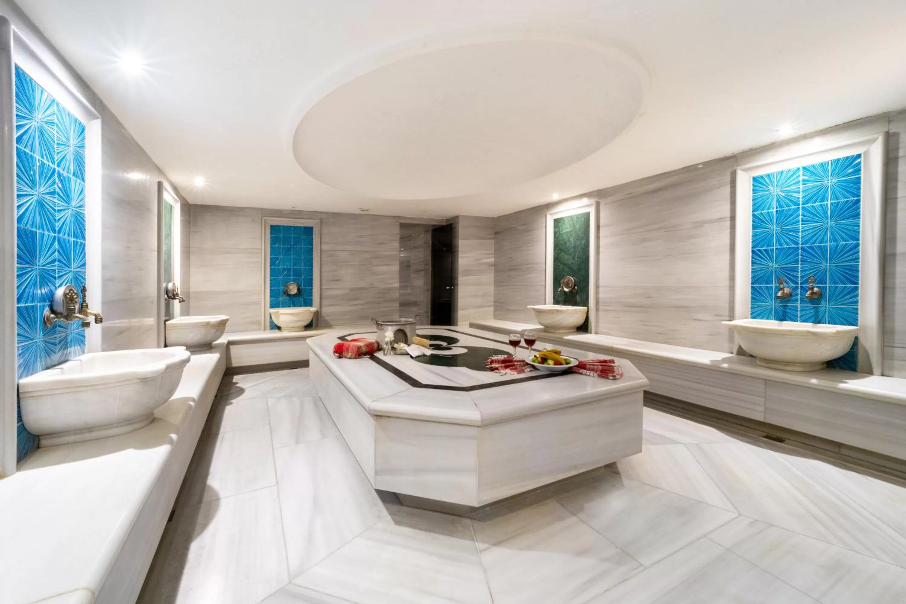Public Bath in Mercure Istanbul Bomonti
