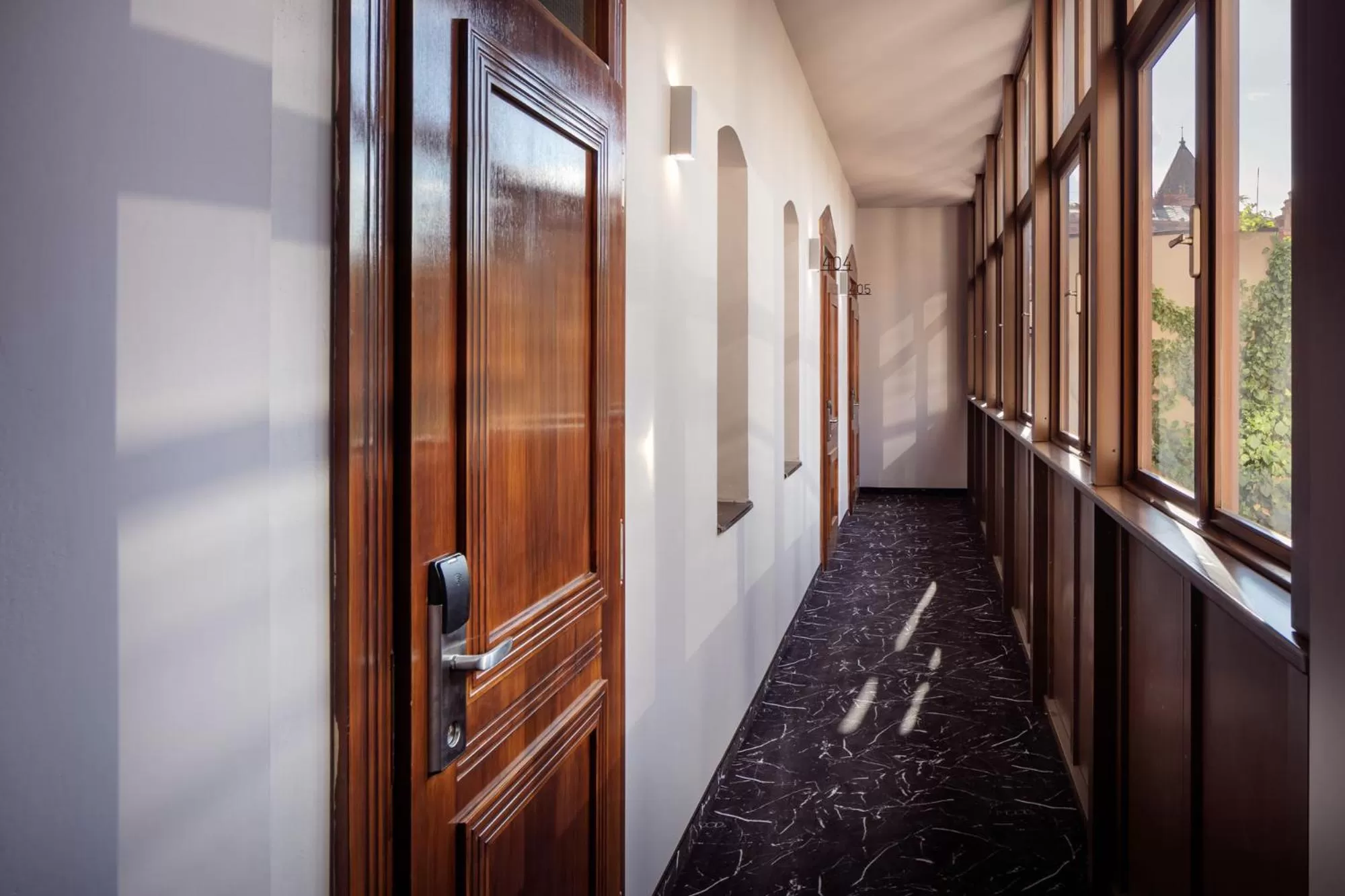 Area and facilities in MOODs Charles Bridge