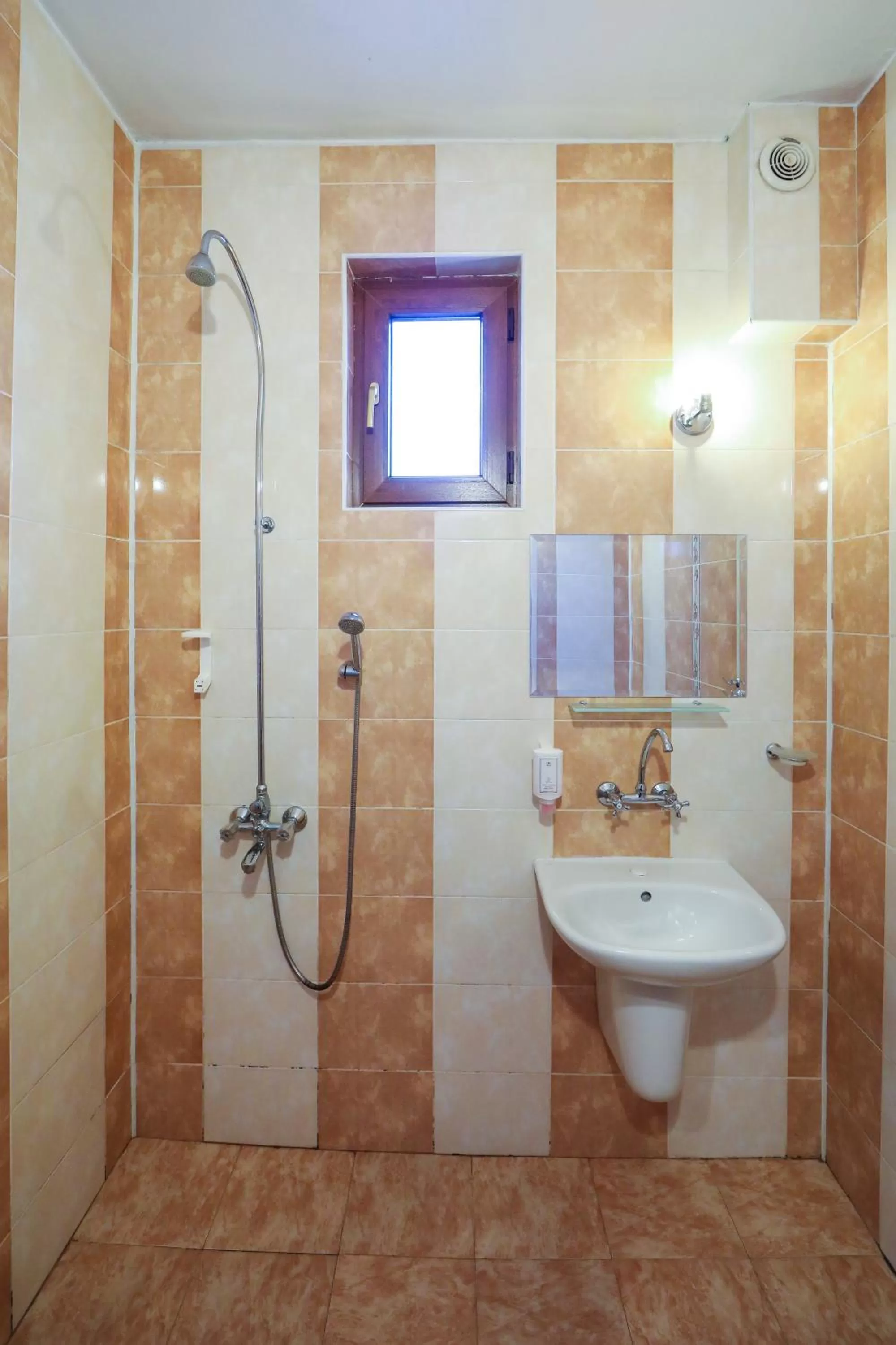 Bathroom in Complex Baroto