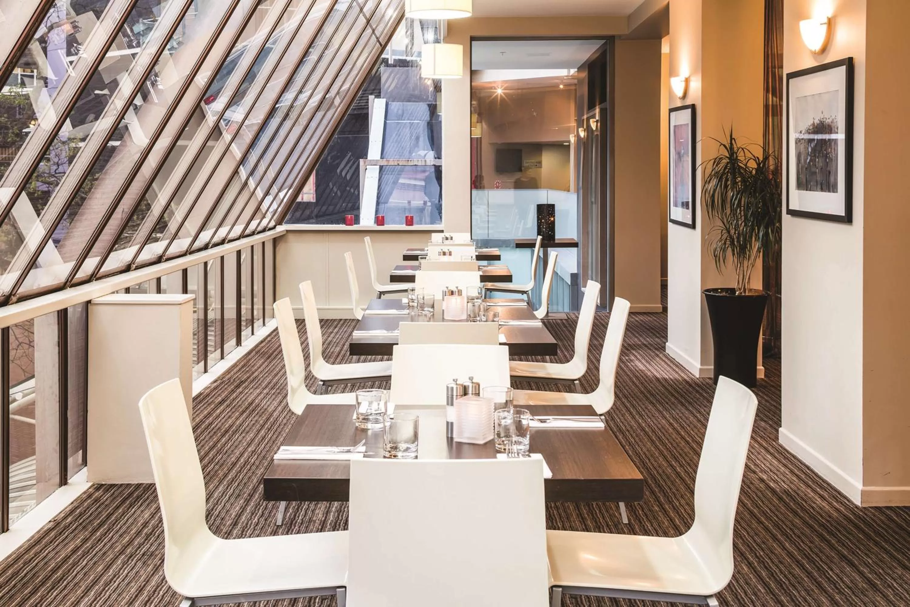 Restaurant/places to eat in Travelodge Hotel Wellington