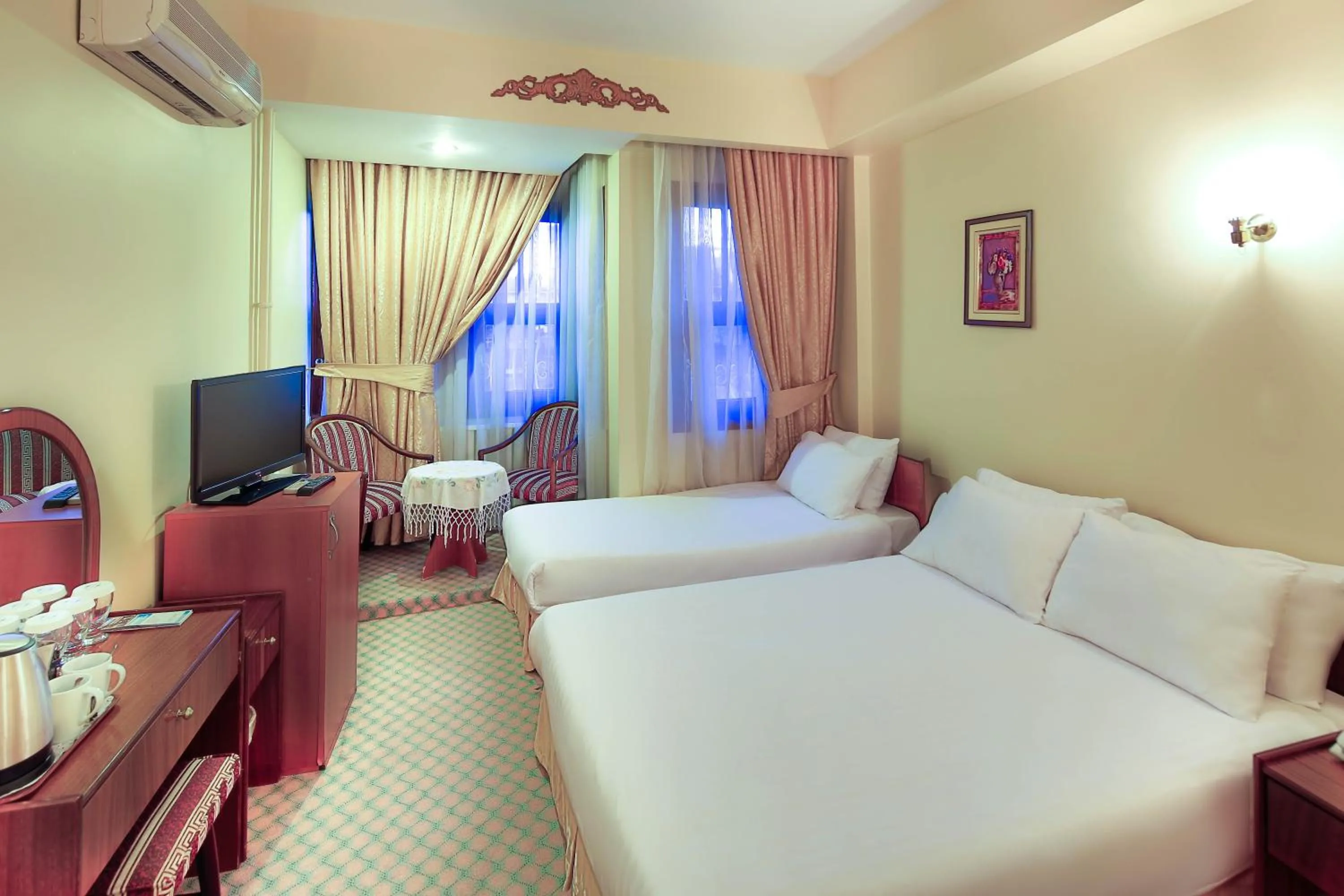 Photo of the whole room, Bed in Hotel Historia-Special Category