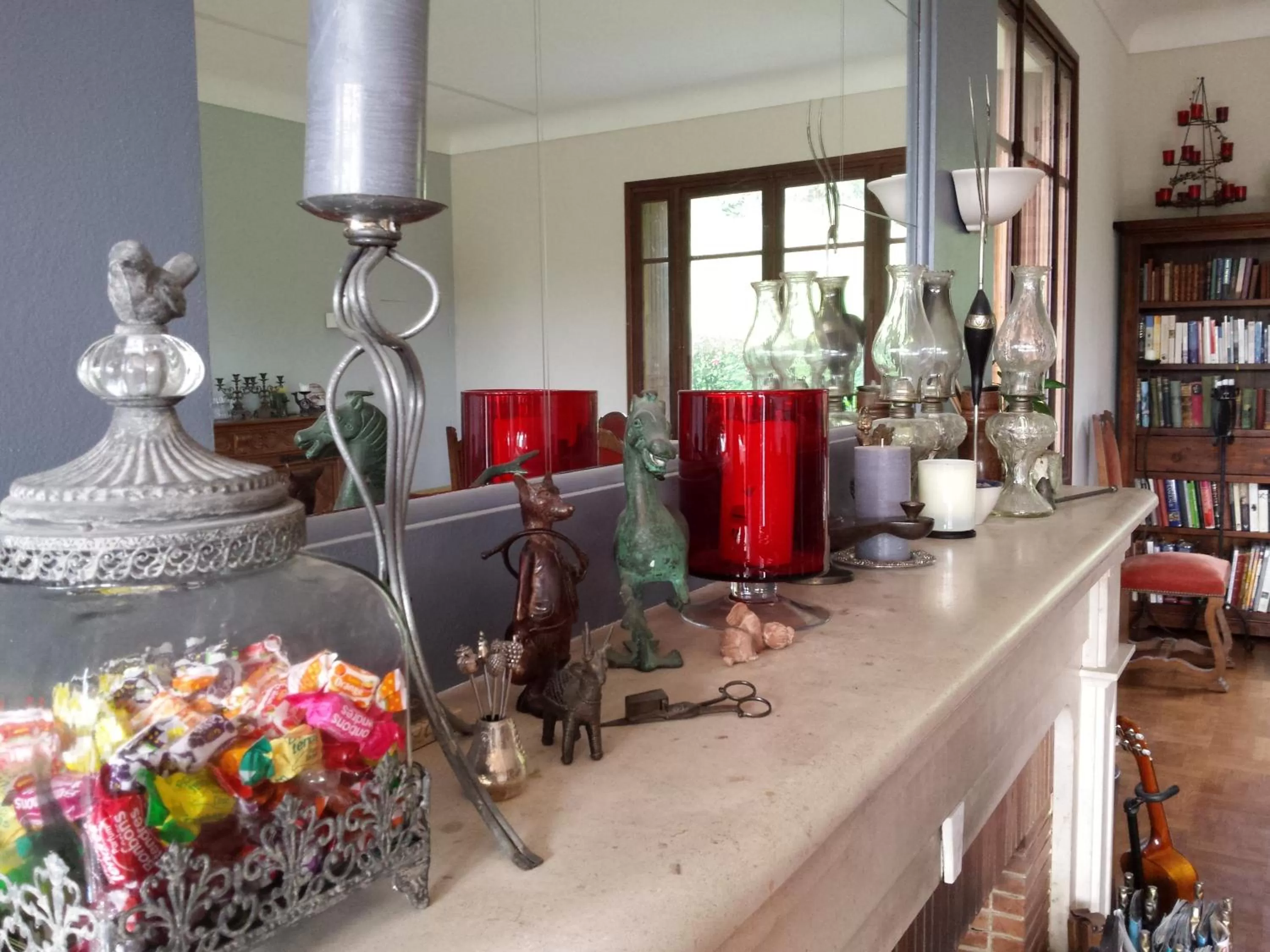 Communal lounge/ TV room in 13 Bees