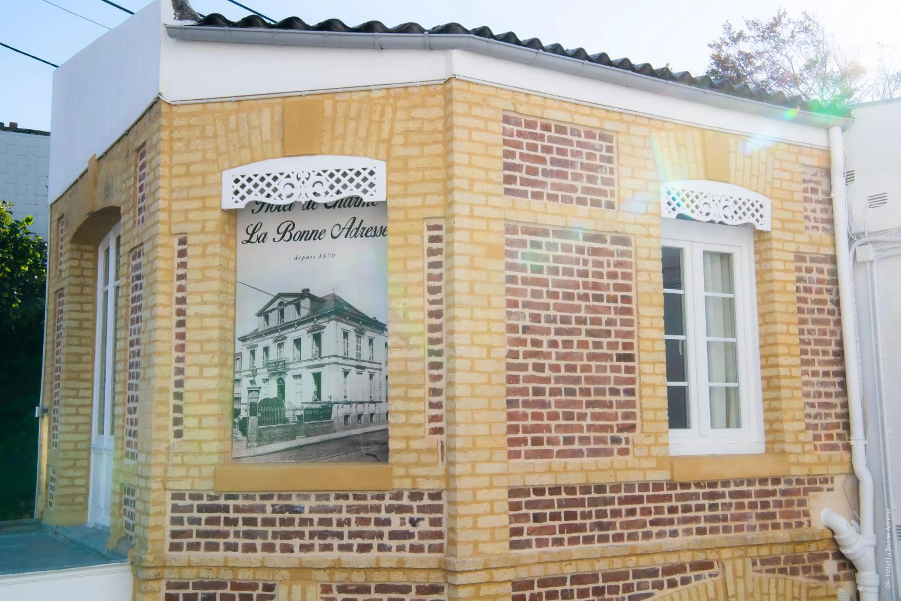 Property building in Hotel de Charme La Bonne Adresse - Logis hotels