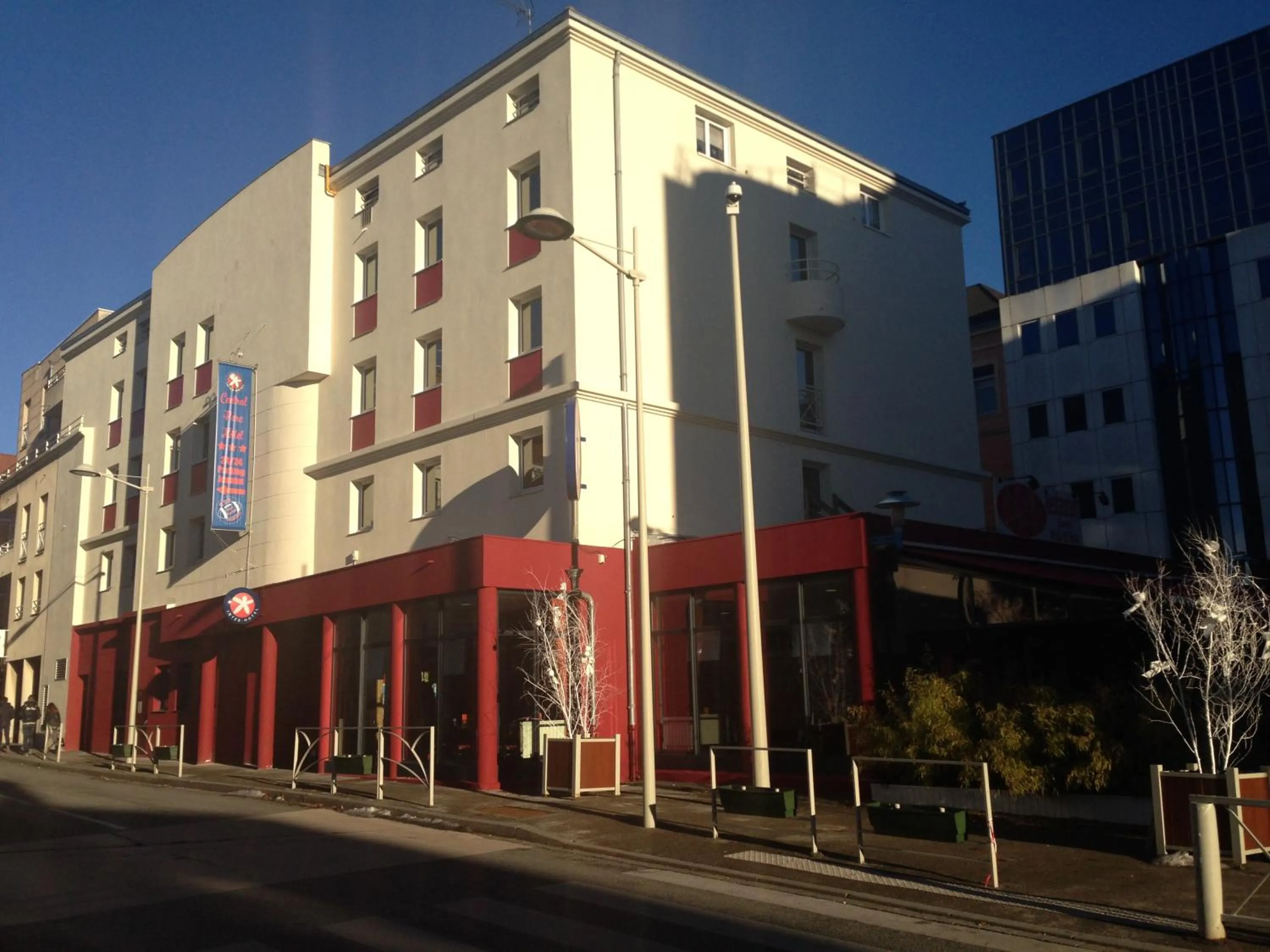 Facade/entrance, Property Building in Hotel Central Parc Oyonnax
