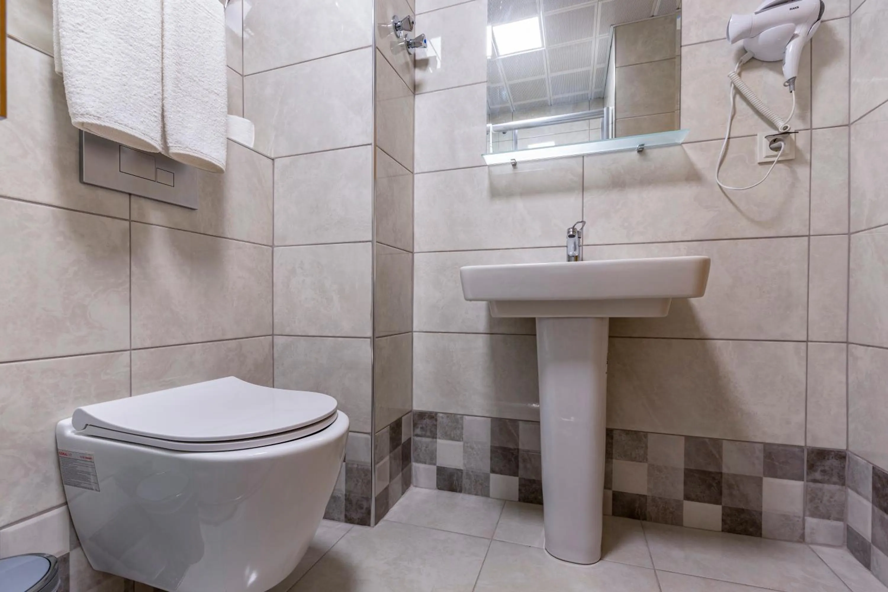 Shower in Antalya Business Hotel