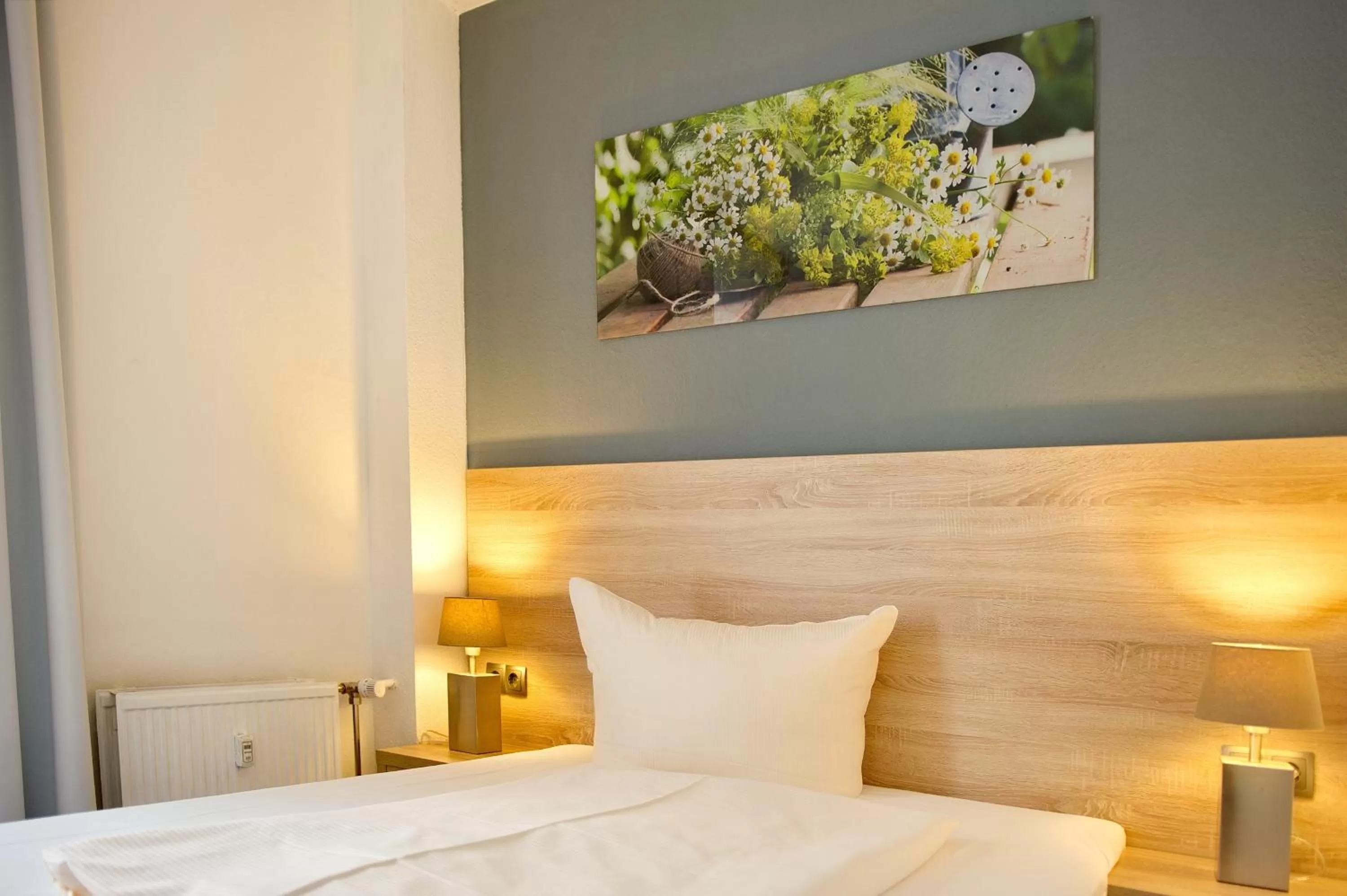 Photo of the whole room, Bed in BlnCty Hotel