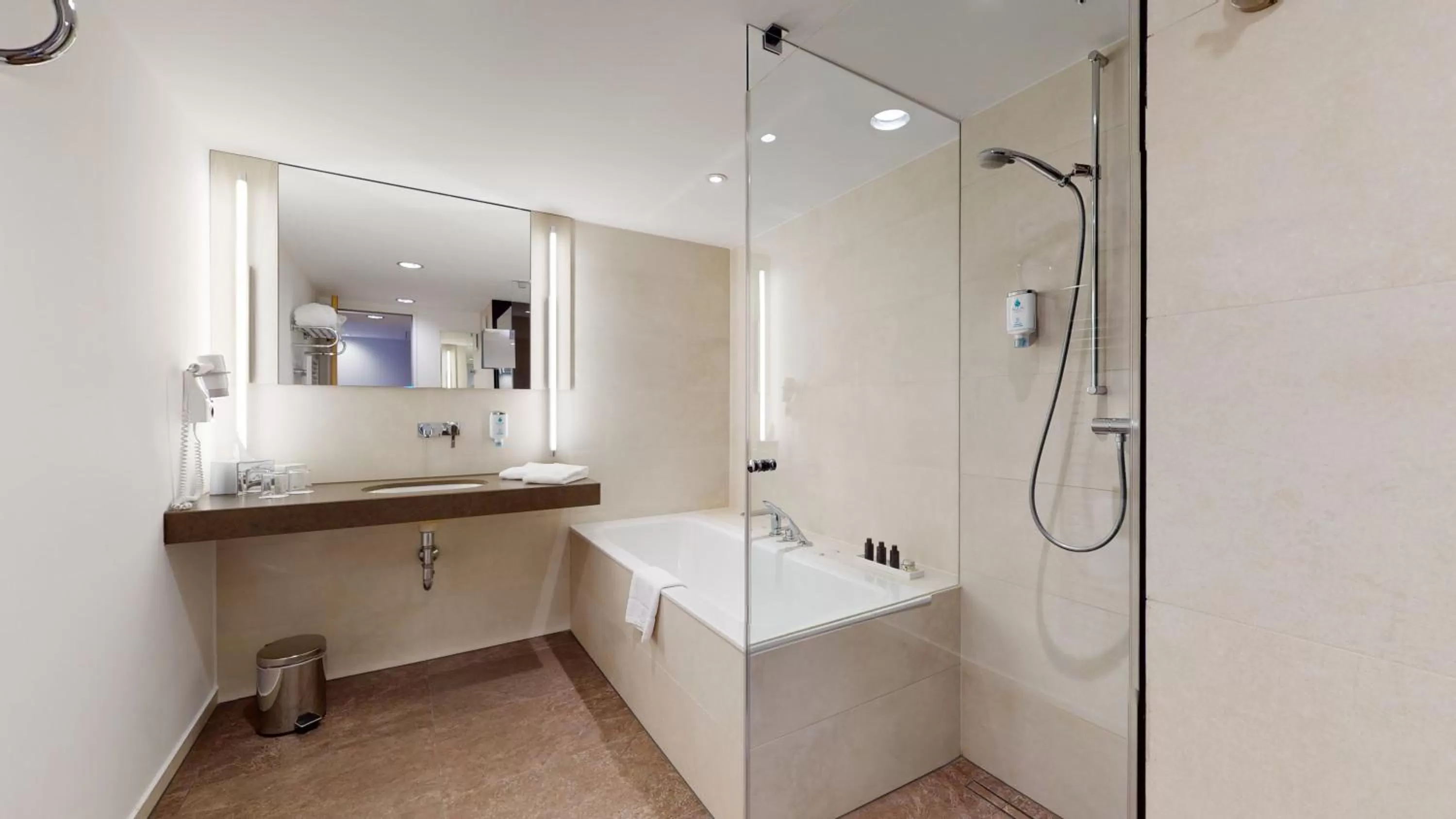 Shower in Kongresshotel Potsdam am Templiner See