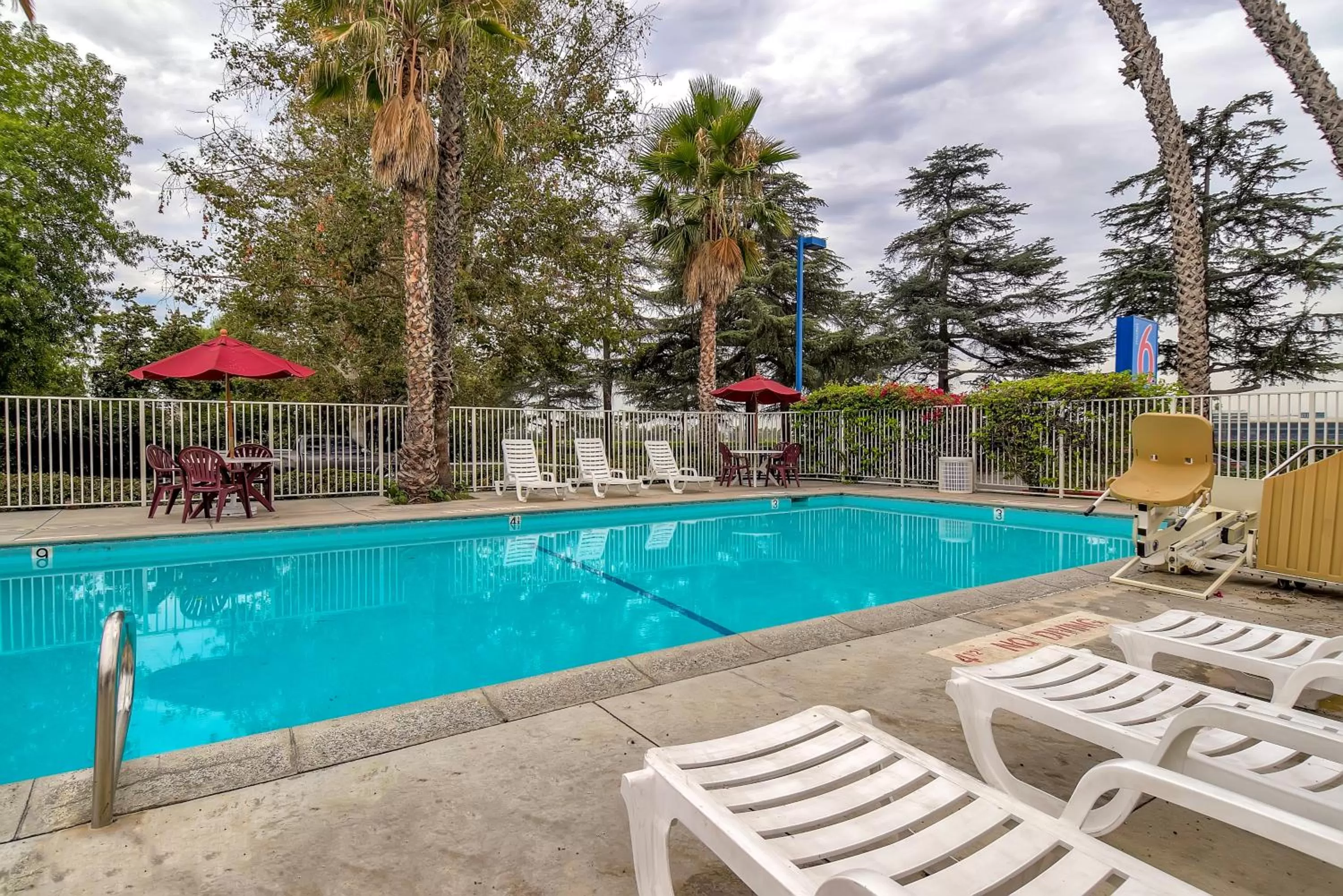 Patio in Motel 6-Arcadia, CA - Los Angeles - Pasadena Area
