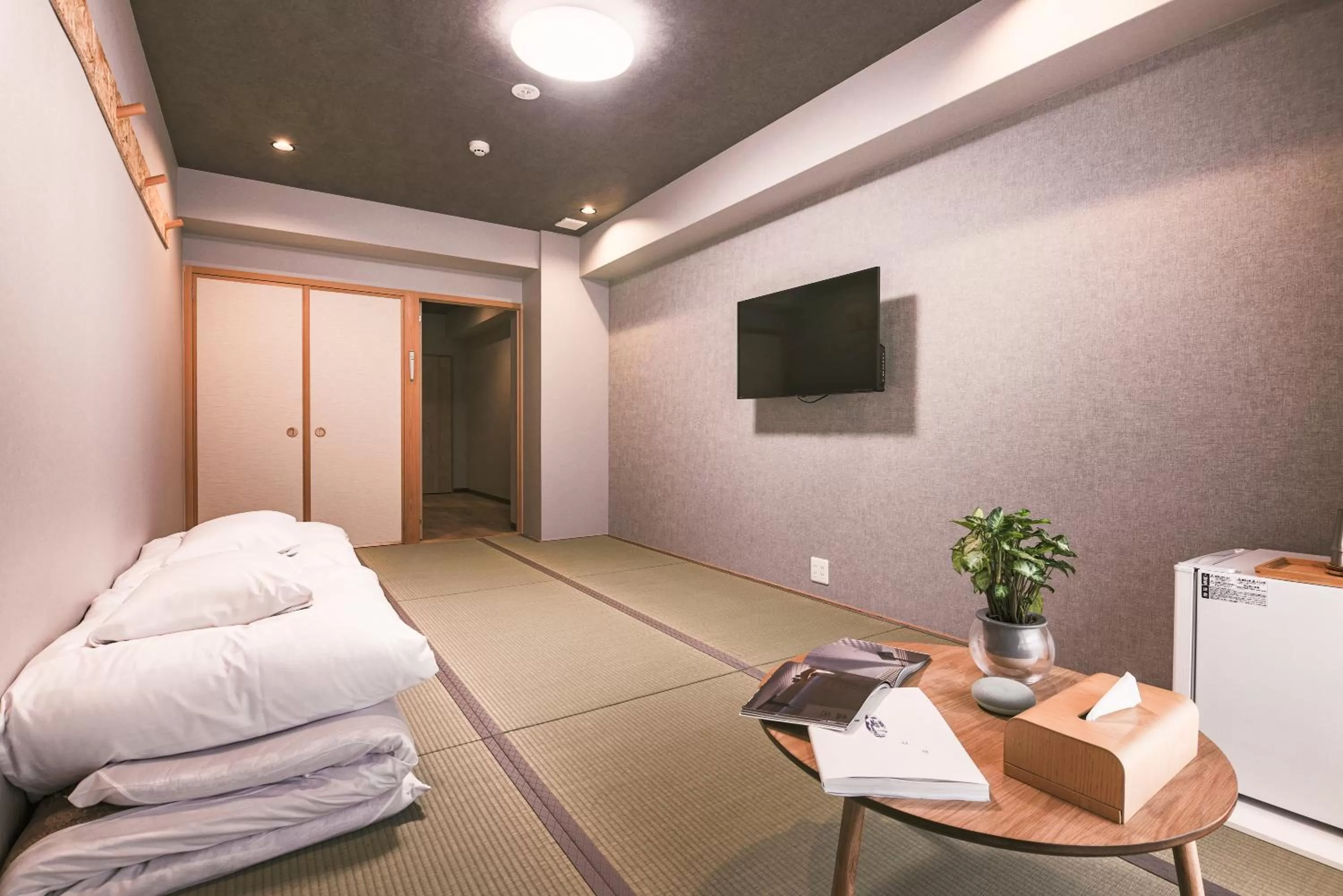 Communal lounge/ TV room, Bed in WAYFARER Kyoto Shijo